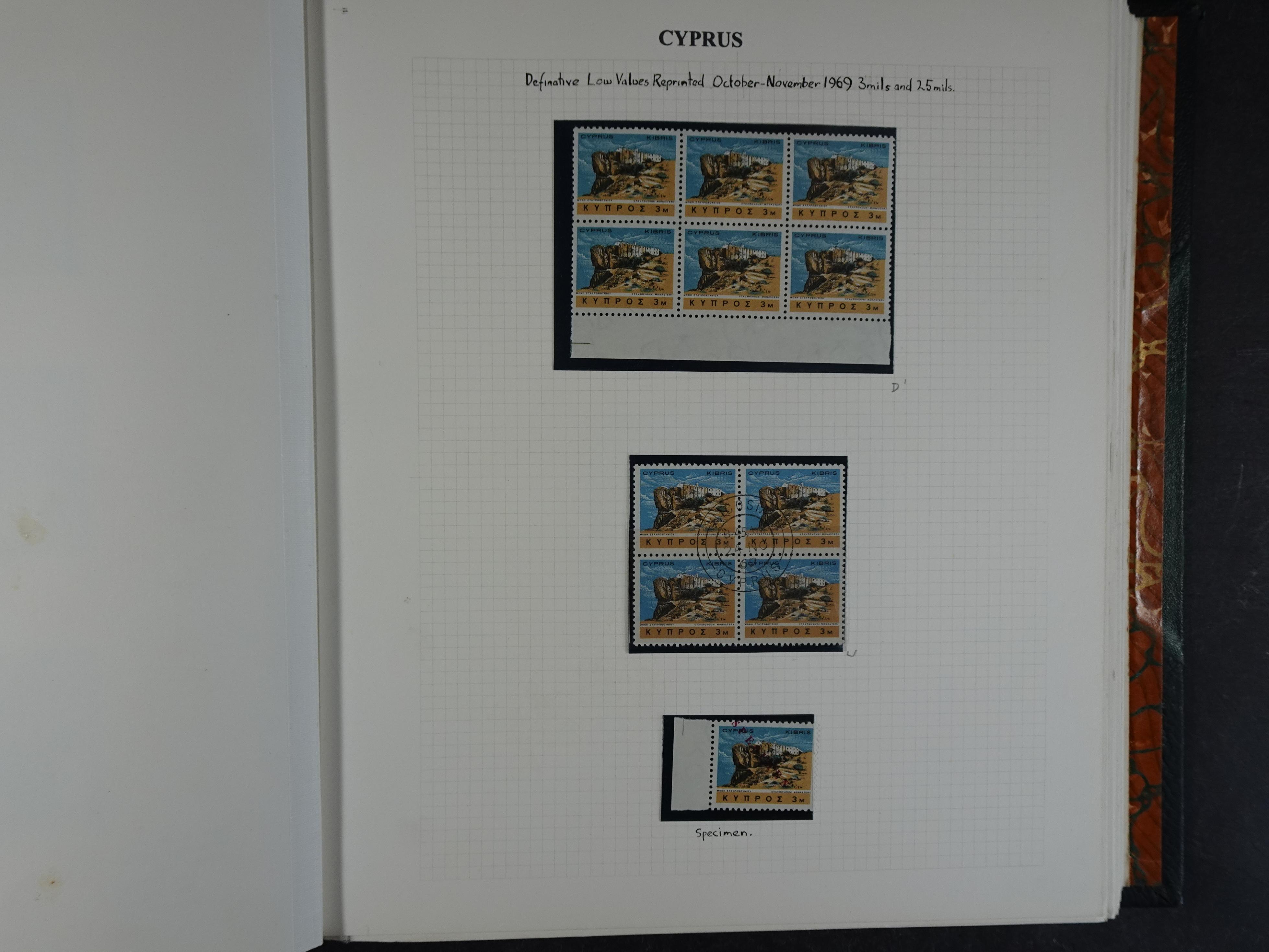 Prachtig en zeer uitgebreid collecte, waarbij dubbel verzameling. Tevens specimen, plaatfouten, boekjes, watermerken op blauwe albumbladeren.  388