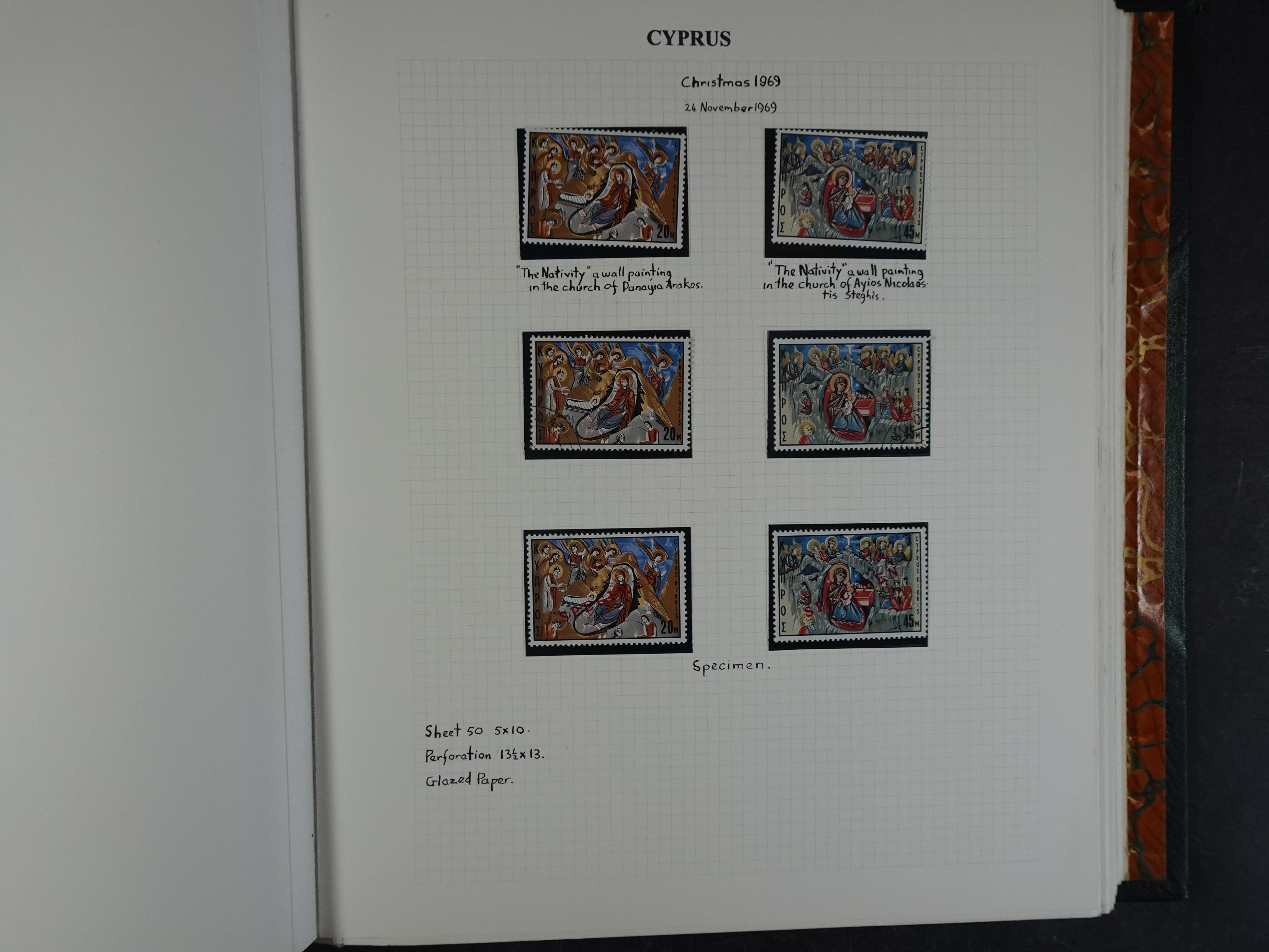 Prachtig en zeer uitgebreid collecte, waarbij dubbel verzameling. Tevens specimen, plaatfouten, boekjes, watermerken op blauwe albumbladeren.  390