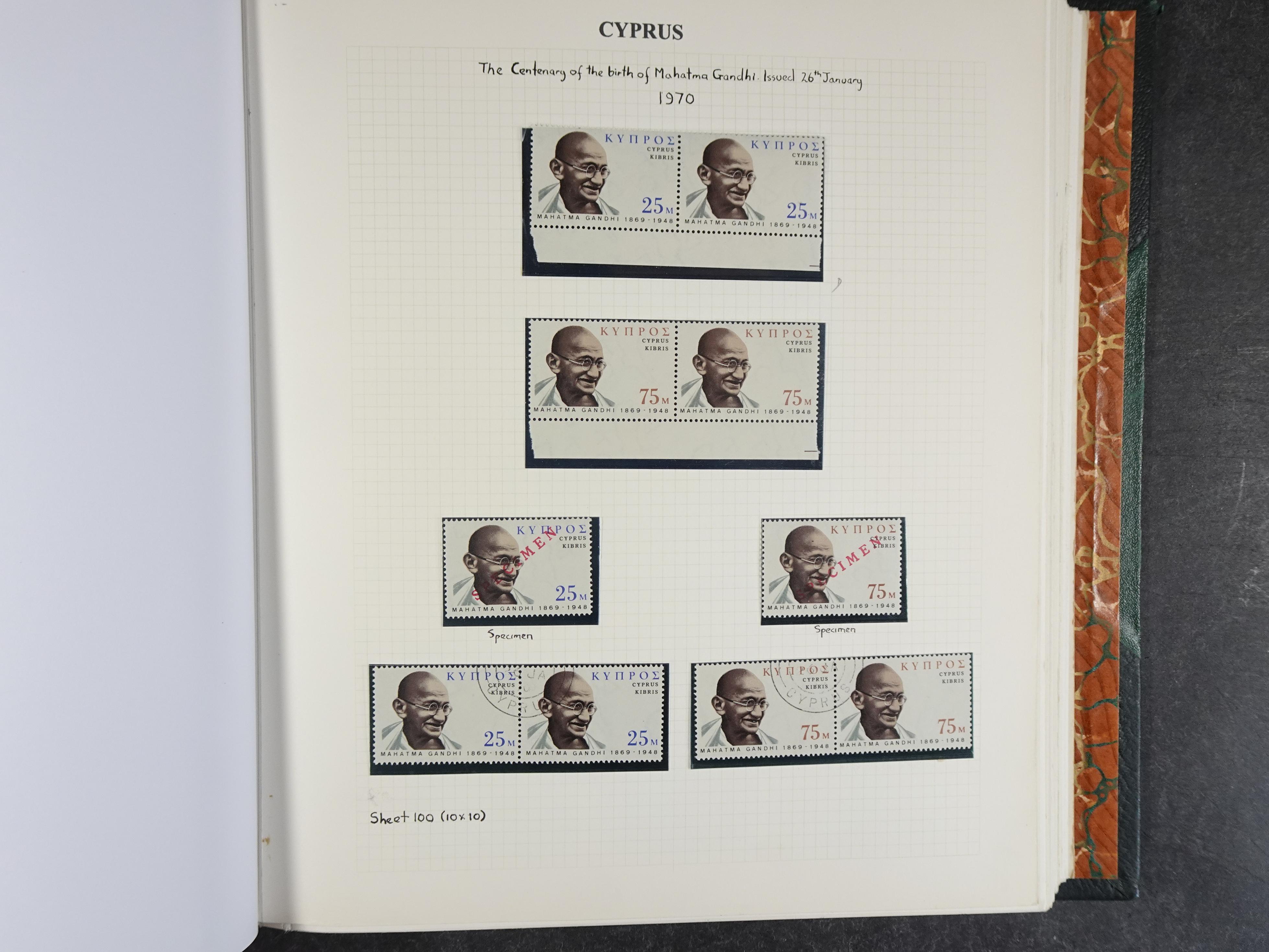 Prachtig en zeer uitgebreid collecte, waarbij dubbel verzameling. Tevens specimen, plaatfouten, boekjes, watermerken op blauwe albumbladeren.  395