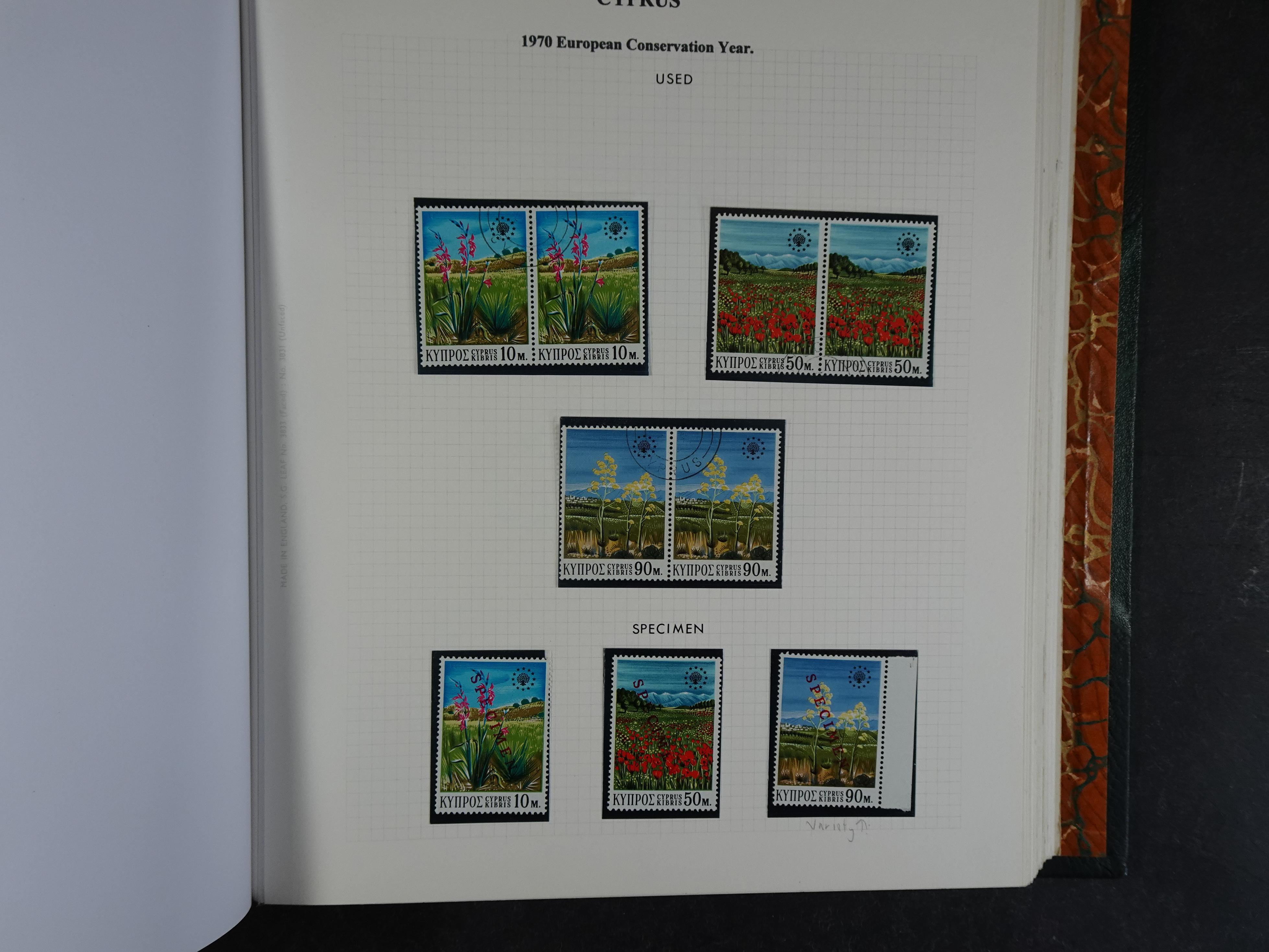 Prachtig en zeer uitgebreid collecte, waarbij dubbel verzameling. Tevens specimen, plaatfouten, boekjes, watermerken op blauwe albumbladeren.  399