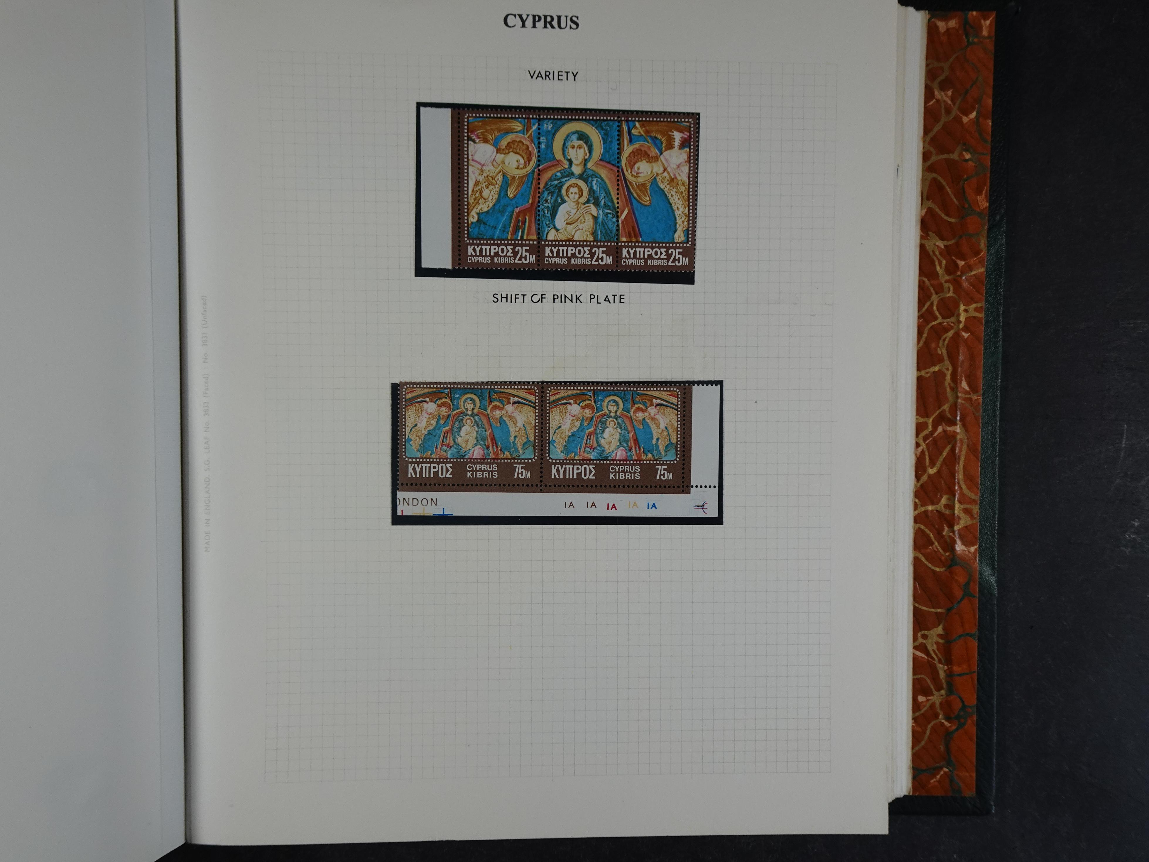 Prachtig en zeer uitgebreid collecte, waarbij dubbel verzameling. Tevens specimen, plaatfouten, boekjes, watermerken op blauwe albumbladeren.  414