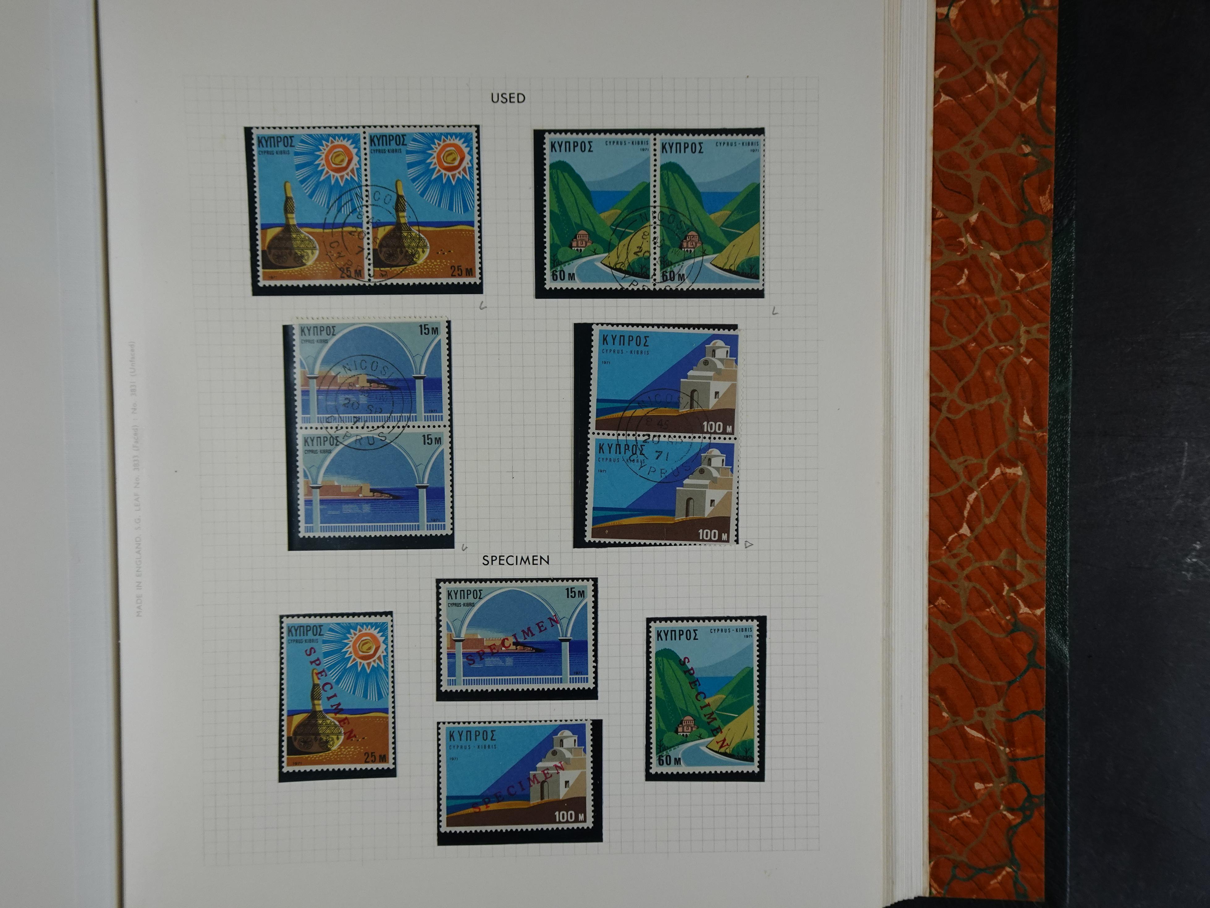 Prachtig en zeer uitgebreid collecte, waarbij dubbel verzameling. Tevens specimen, plaatfouten, boekjes, watermerken op blauwe albumbladeren.  429