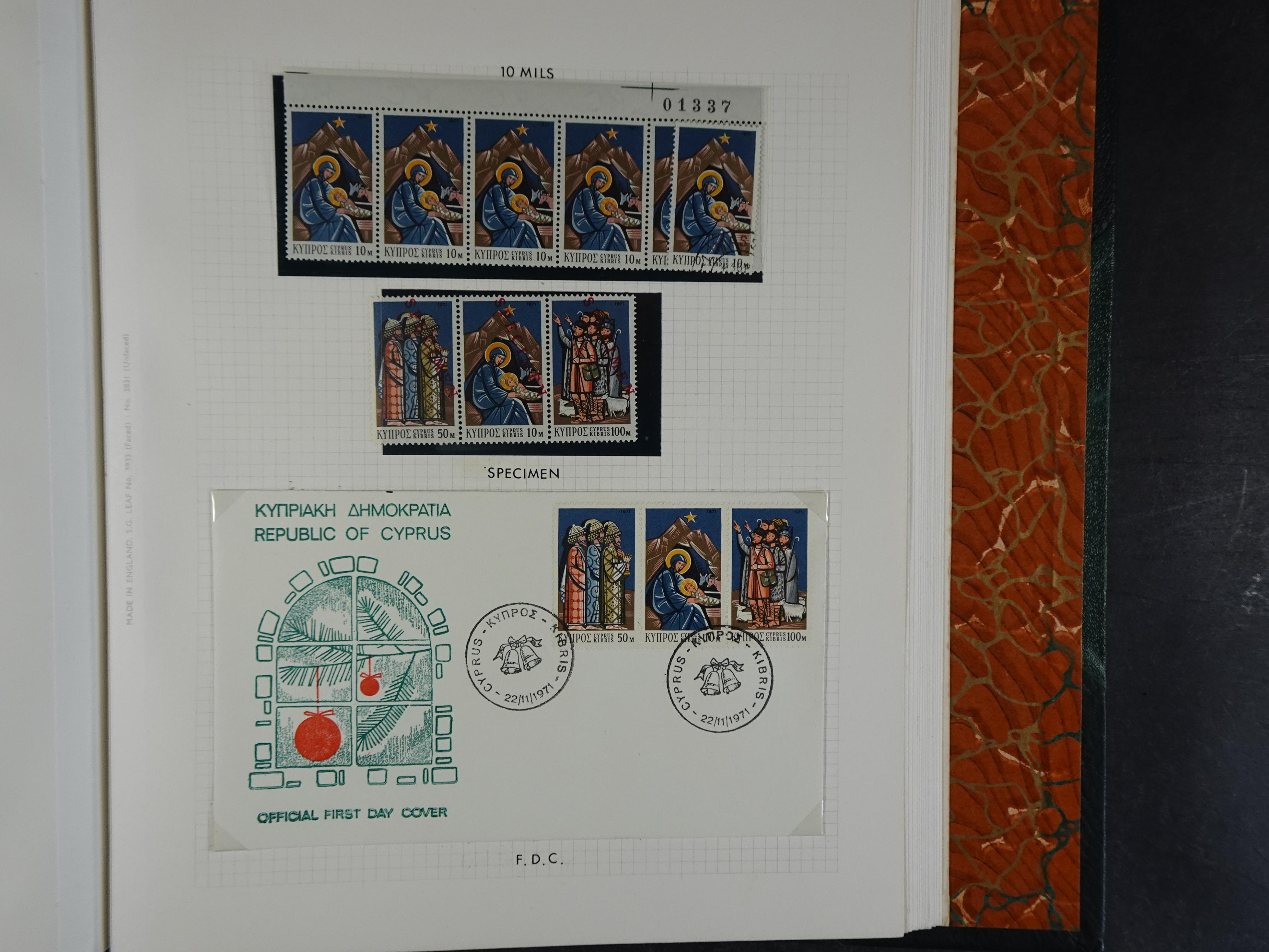 Prachtig en zeer uitgebreid collecte, waarbij dubbel verzameling. Tevens specimen, plaatfouten, boekjes, watermerken op blauwe albumbladeren.  433