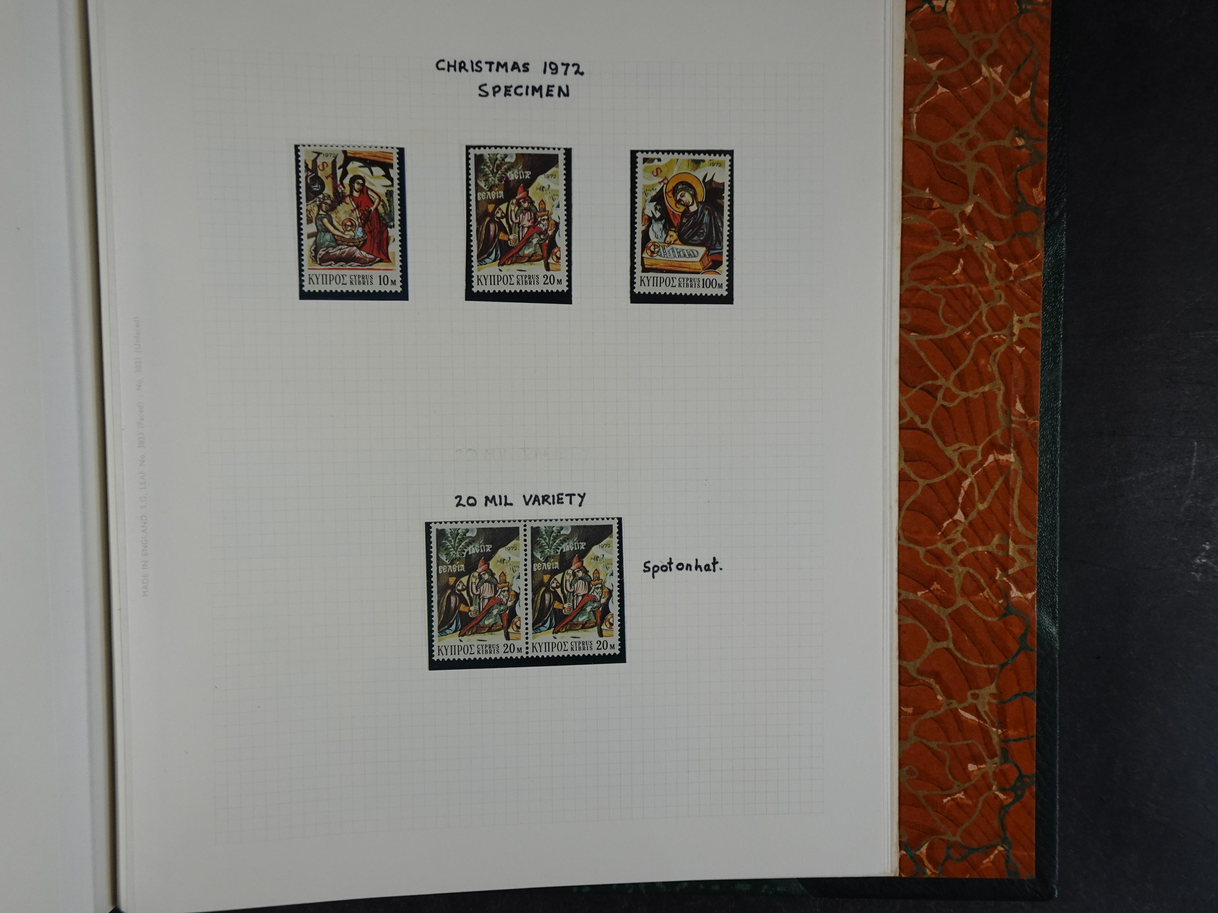 Prachtig en zeer uitgebreid collecte, waarbij dubbel verzameling. Tevens specimen, plaatfouten, boekjes, watermerken op blauwe albumbladeren.  446