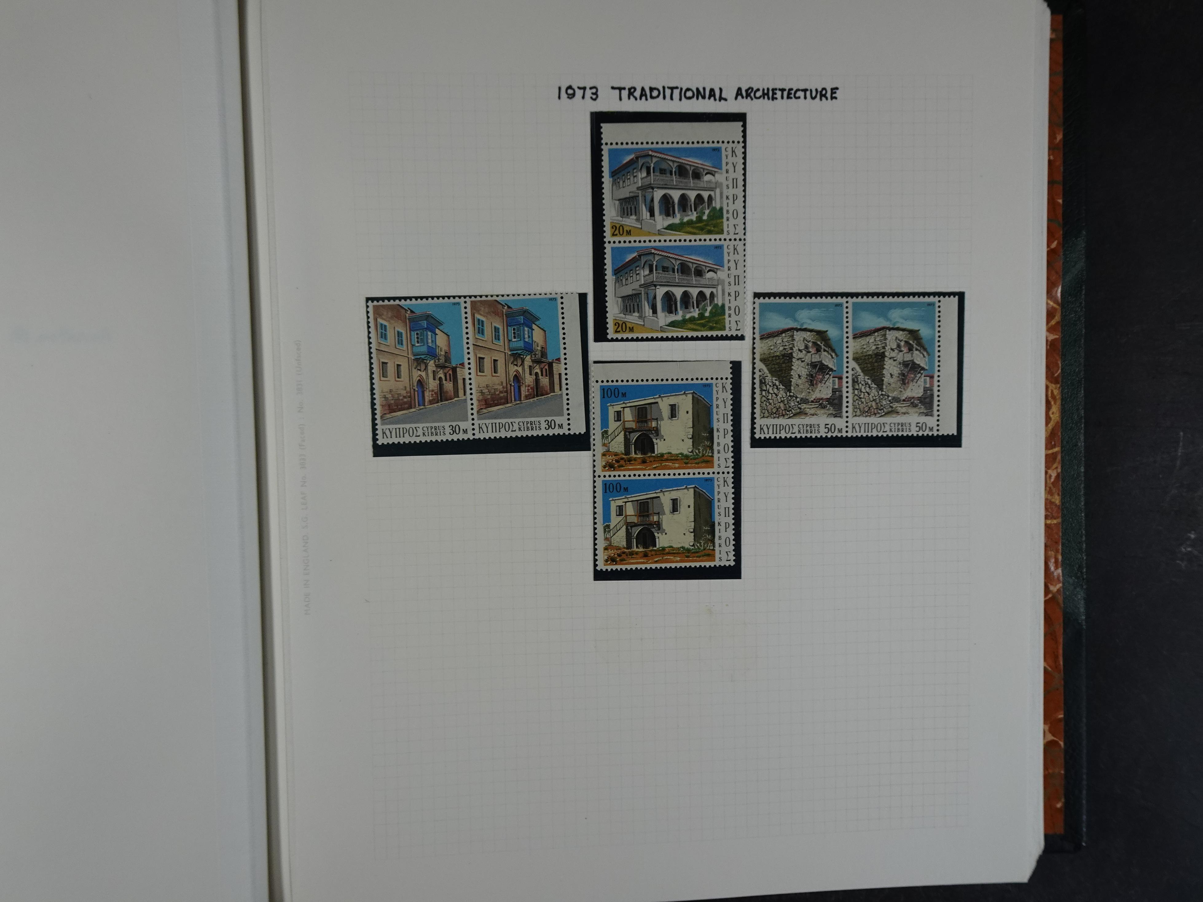 Prachtig en zeer uitgebreid collecte, waarbij dubbel verzameling. Tevens specimen, plaatfouten, boekjes, watermerken op blauwe albumbladeren.  451