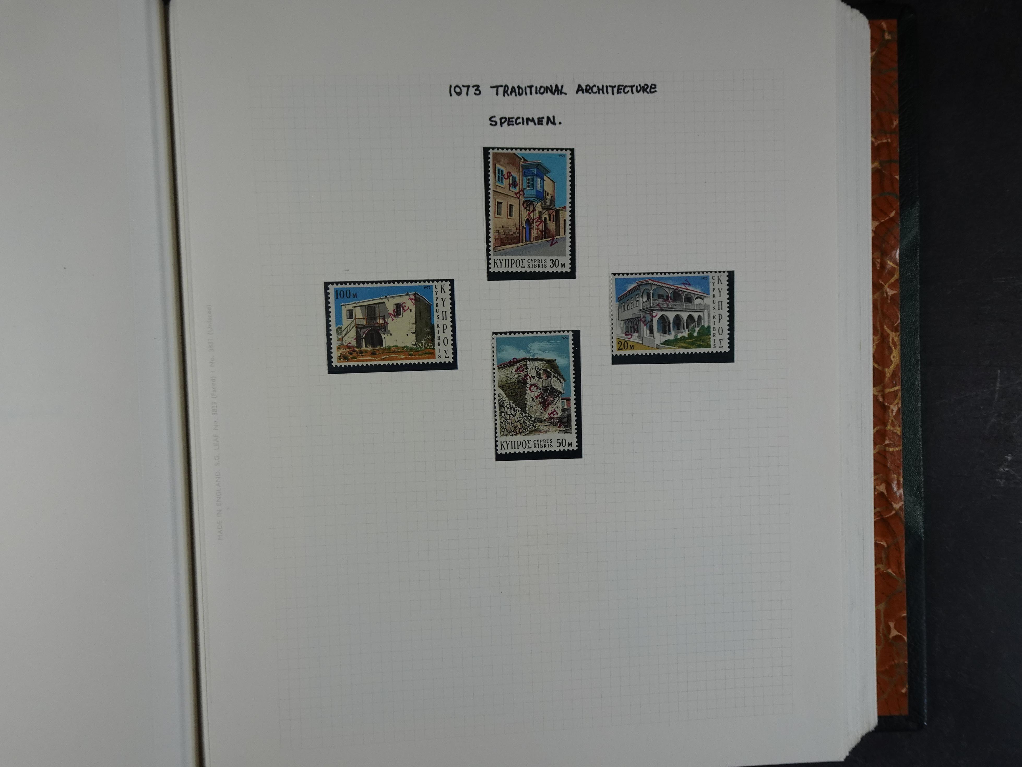 Prachtig en zeer uitgebreid collecte, waarbij dubbel verzameling. Tevens specimen, plaatfouten, boekjes, watermerken op blauwe albumbladeren.  453