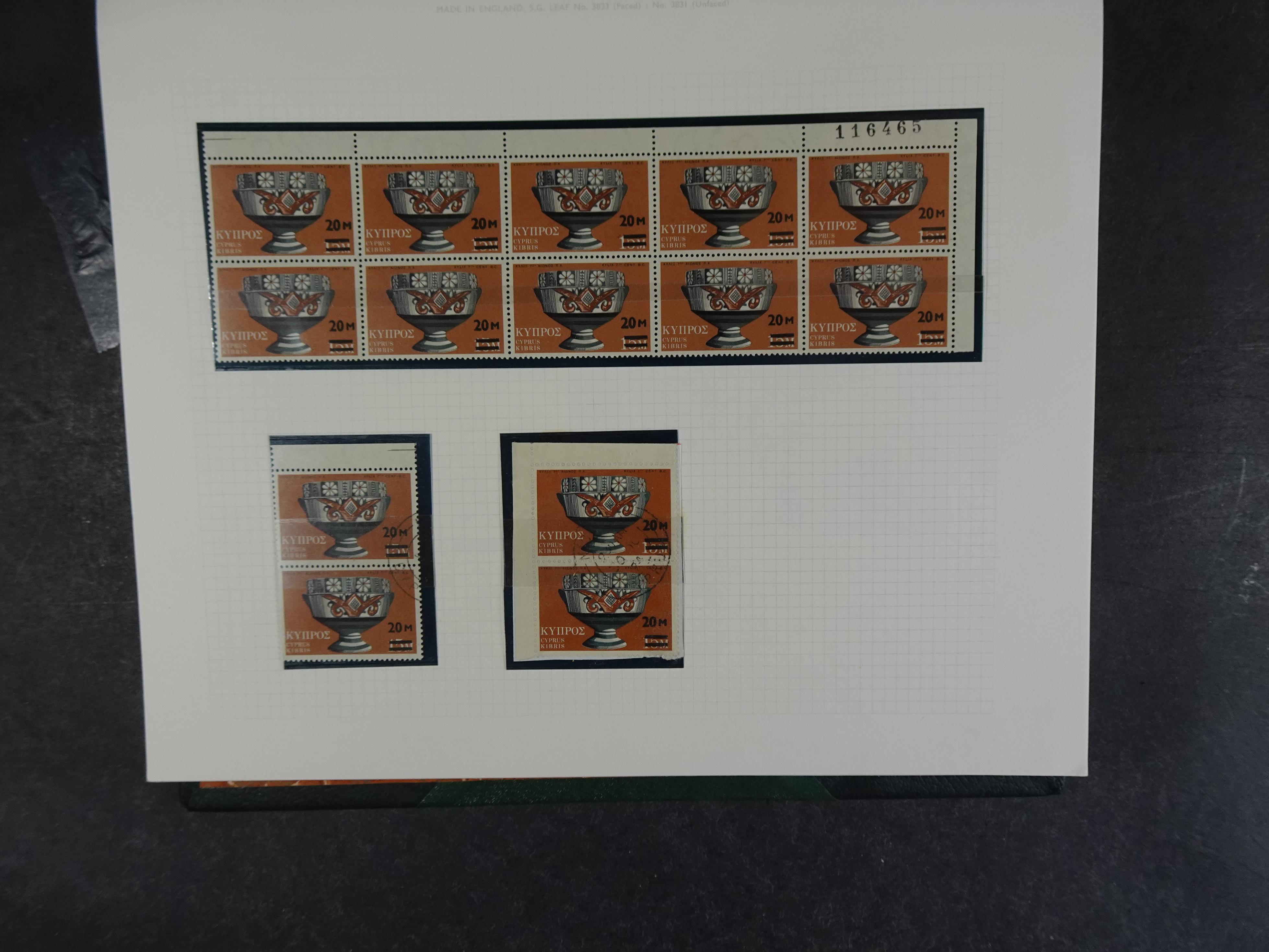 Prachtig en zeer uitgebreid collecte, waarbij dubbel verzameling. Tevens specimen, plaatfouten, boekjes, watermerken op blauwe albumbladeren.  454