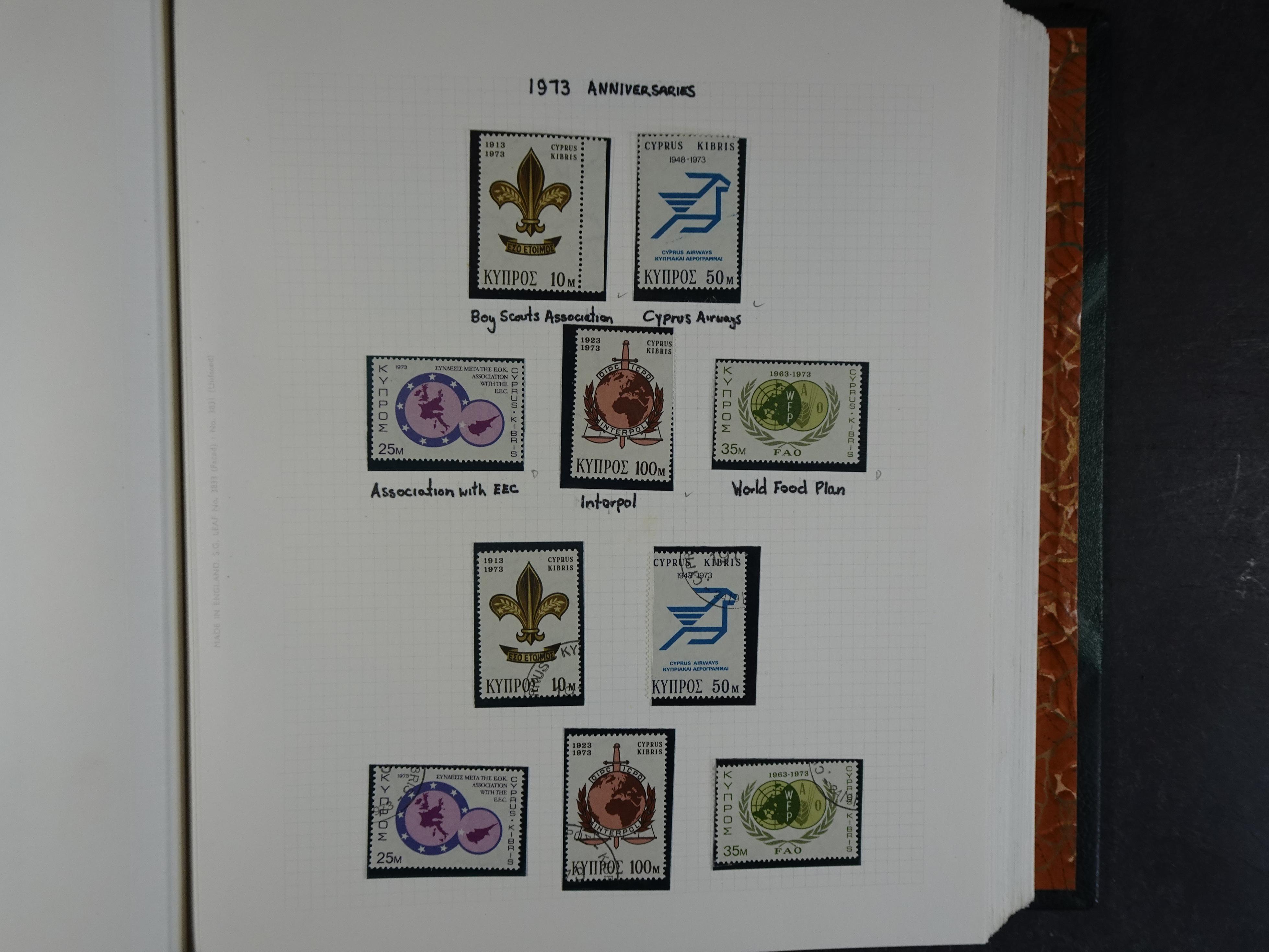 Prachtig en zeer uitgebreid collecte, waarbij dubbel verzameling. Tevens specimen, plaatfouten, boekjes, watermerken op blauwe albumbladeren.  455