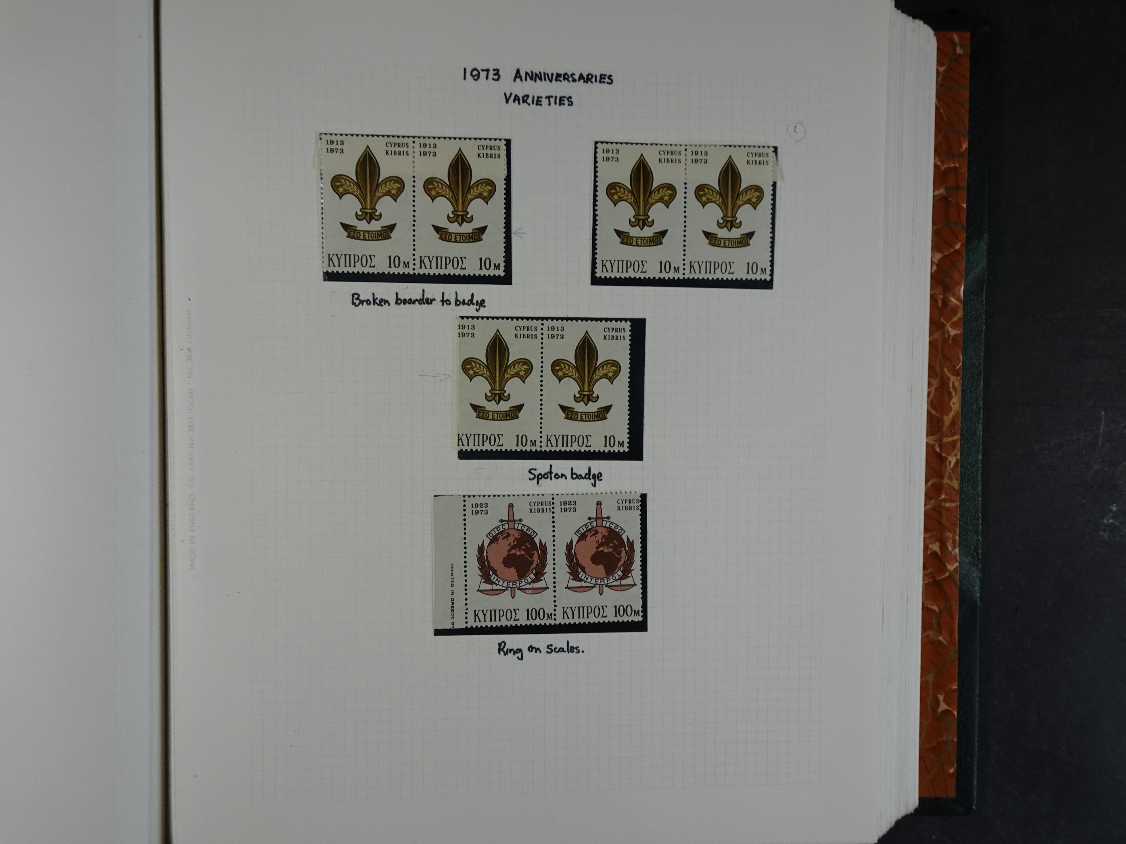 Prachtig en zeer uitgebreid collecte, waarbij dubbel verzameling. Tevens specimen, plaatfouten, boekjes, watermerken op blauwe albumbladeren.  456