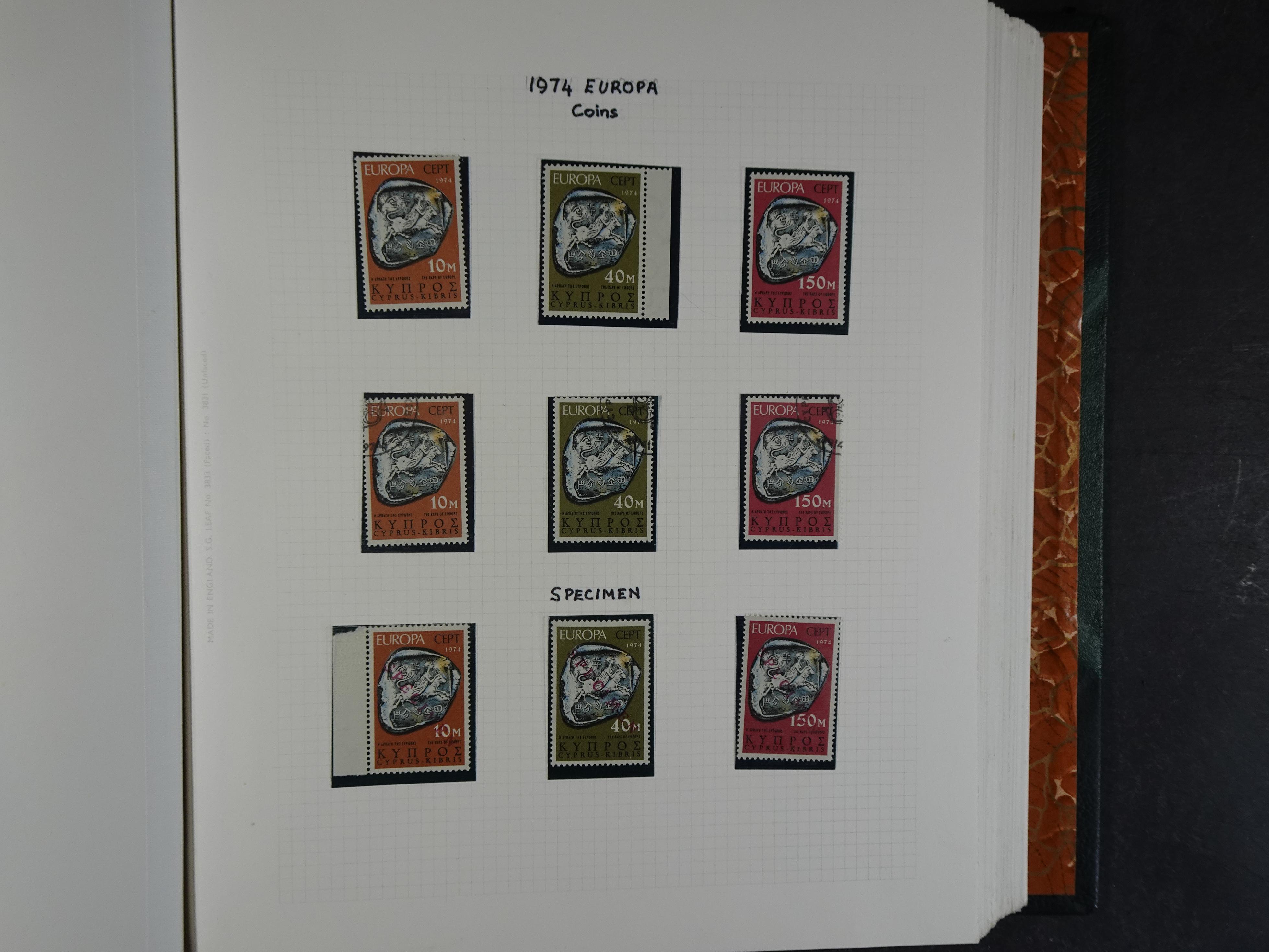 Prachtig en zeer uitgebreid collecte, waarbij dubbel verzameling. Tevens specimen, plaatfouten, boekjes, watermerken op blauwe albumbladeren.  462