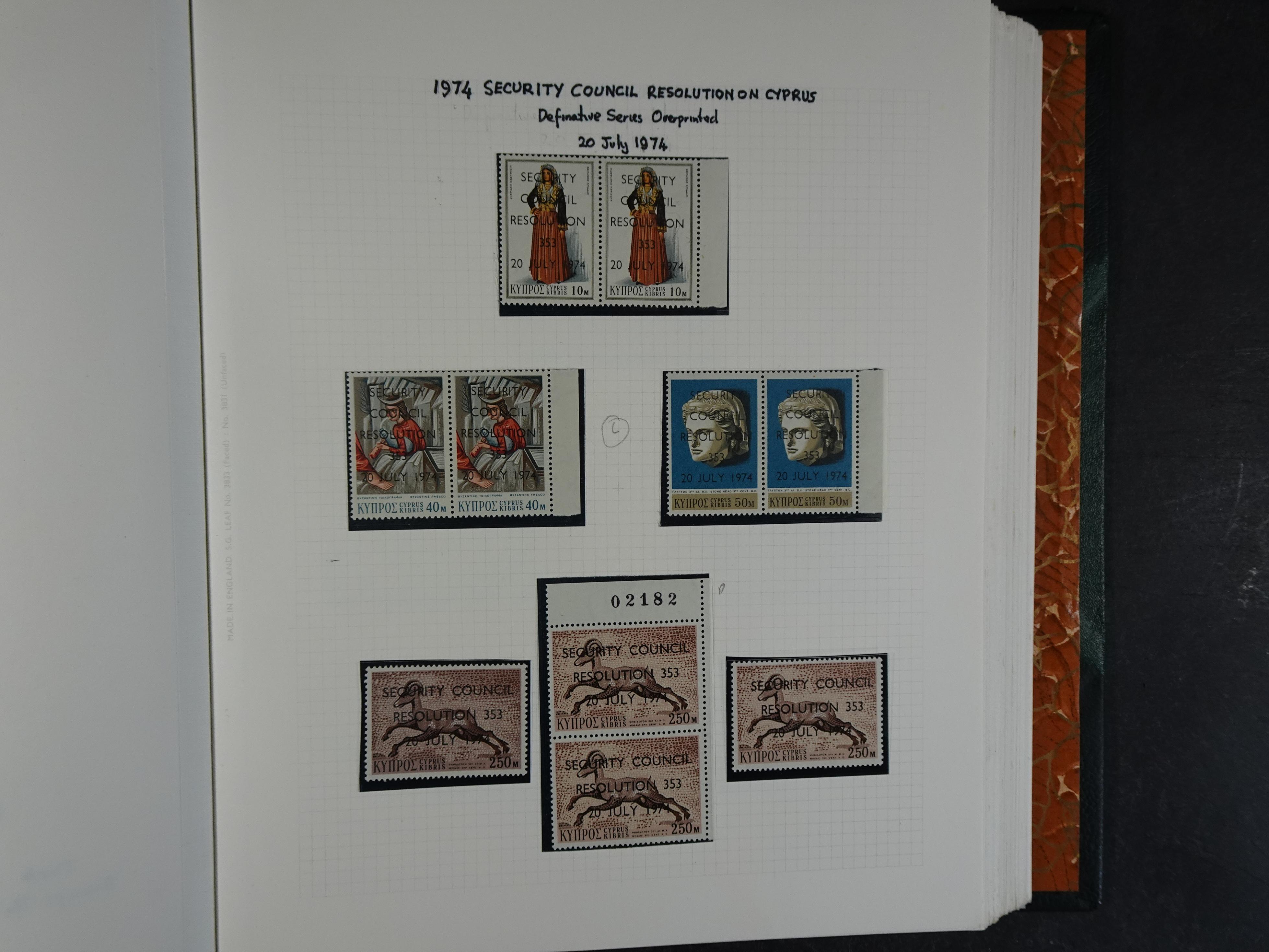 Prachtig en zeer uitgebreid collecte, waarbij dubbel verzameling. Tevens specimen, plaatfouten, boekjes, watermerken op blauwe albumbladeren.  470