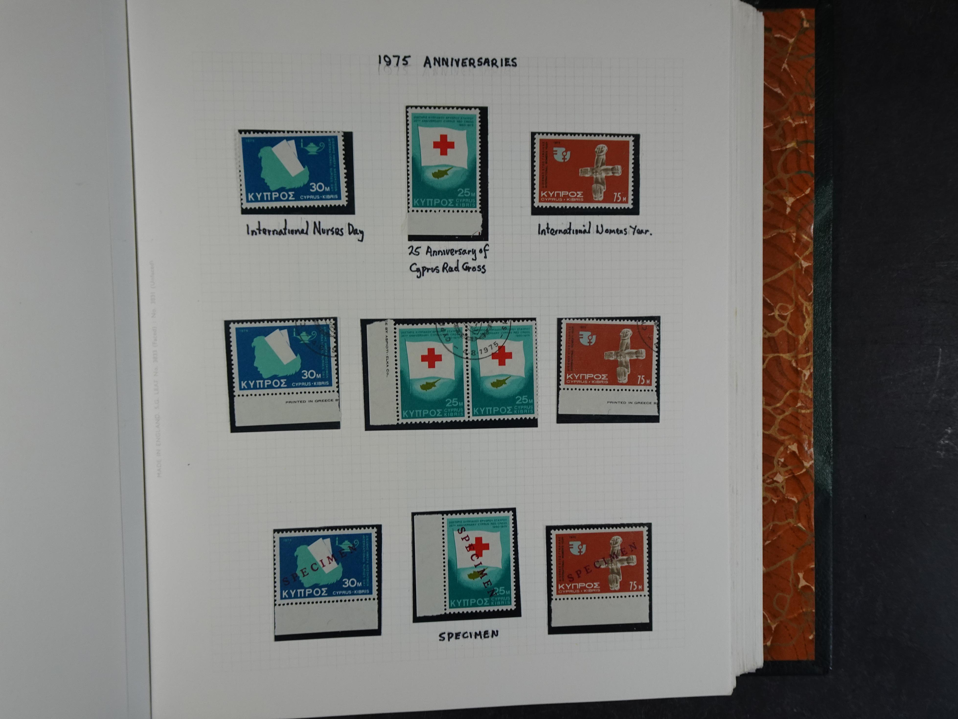 Prachtig en zeer uitgebreid collecte, waarbij dubbel verzameling. Tevens specimen, plaatfouten, boekjes, watermerken op blauwe albumbladeren.  486