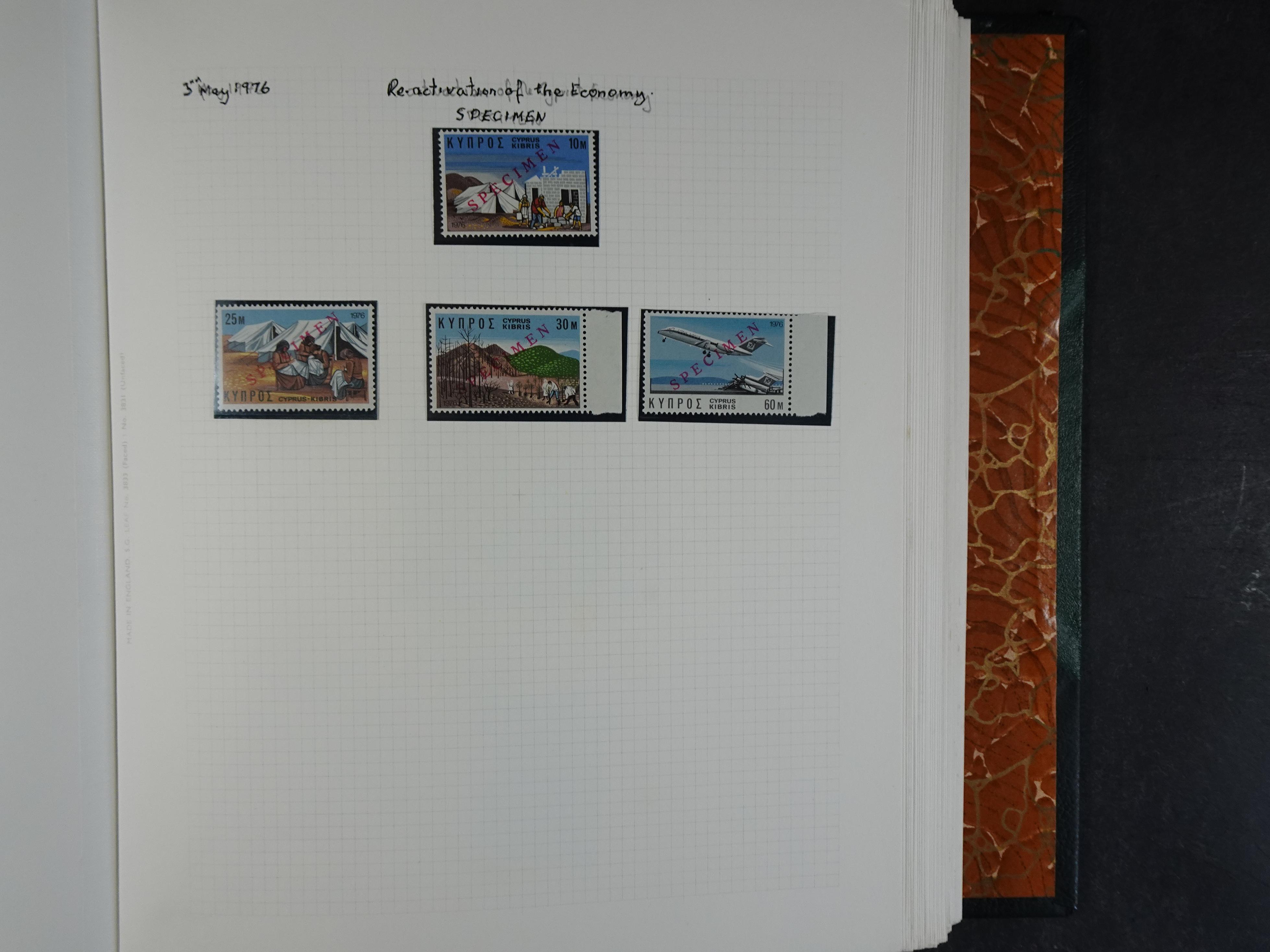 Prachtig en zeer uitgebreid collecte, waarbij dubbel verzameling. Tevens specimen, plaatfouten, boekjes, watermerken op blauwe albumbladeren.  496