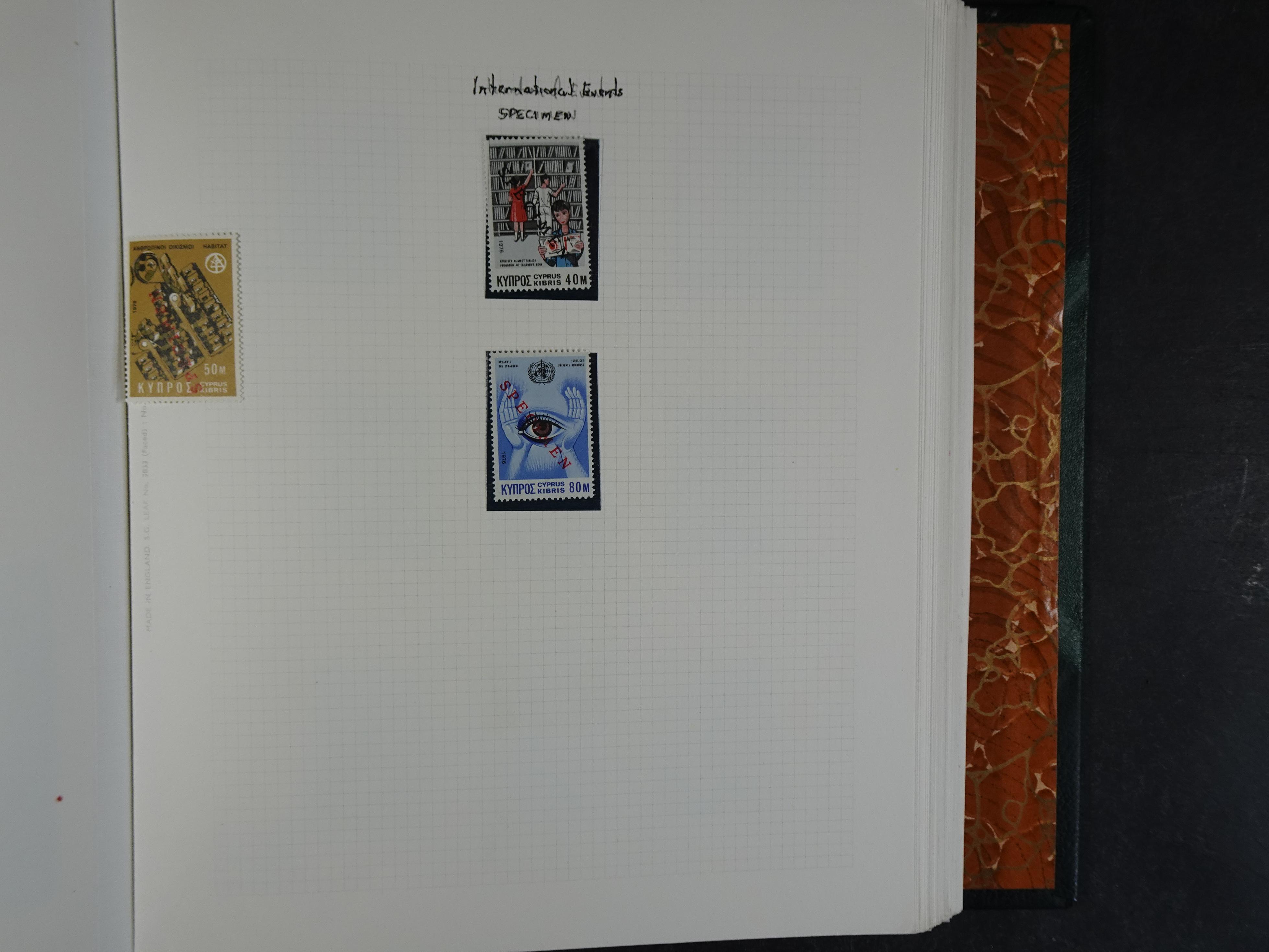 Prachtig en zeer uitgebreid collecte, waarbij dubbel verzameling. Tevens specimen, plaatfouten, boekjes, watermerken op blauwe albumbladeren.  502