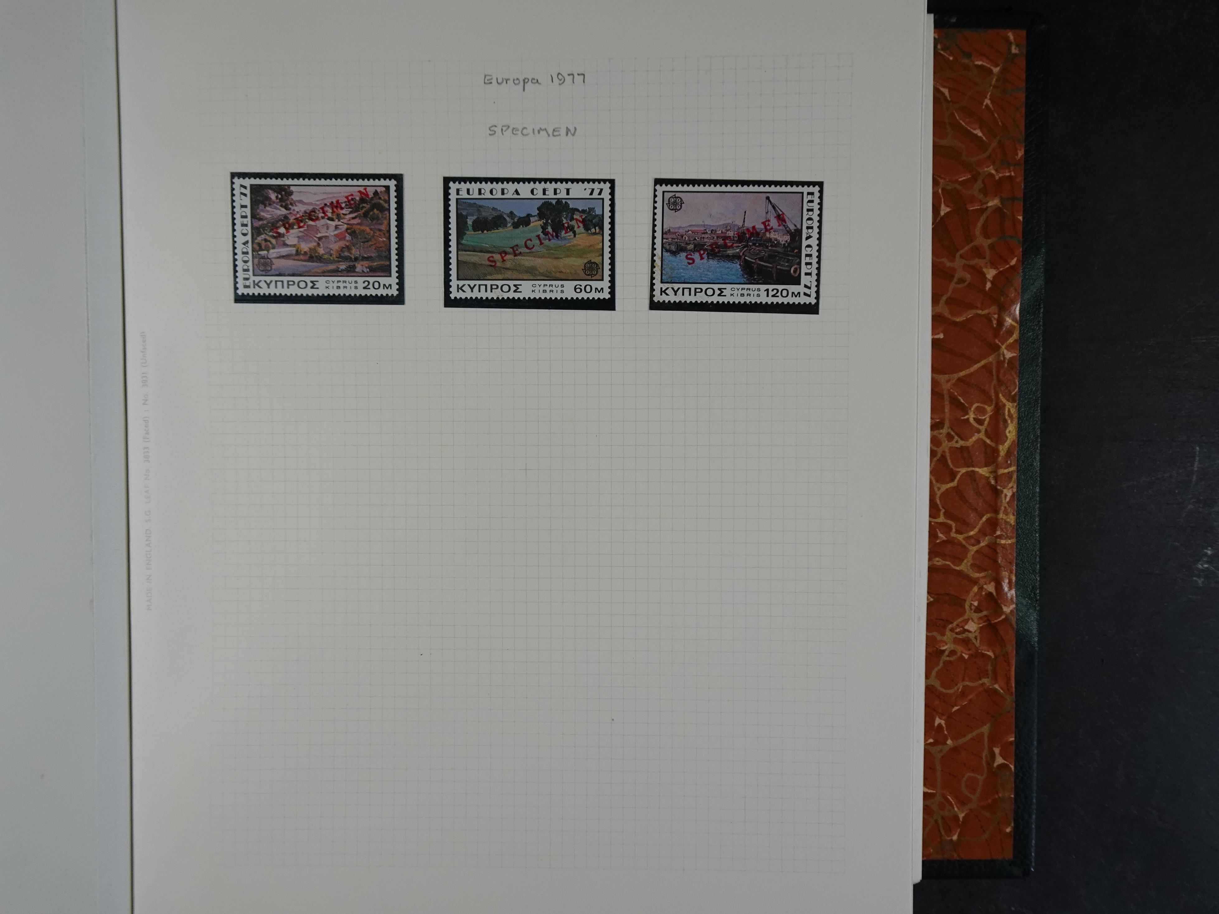 Prachtig en zeer uitgebreid collecte, waarbij dubbel verzameling. Tevens specimen, plaatfouten, boekjes, watermerken op blauwe albumbladeren.  506