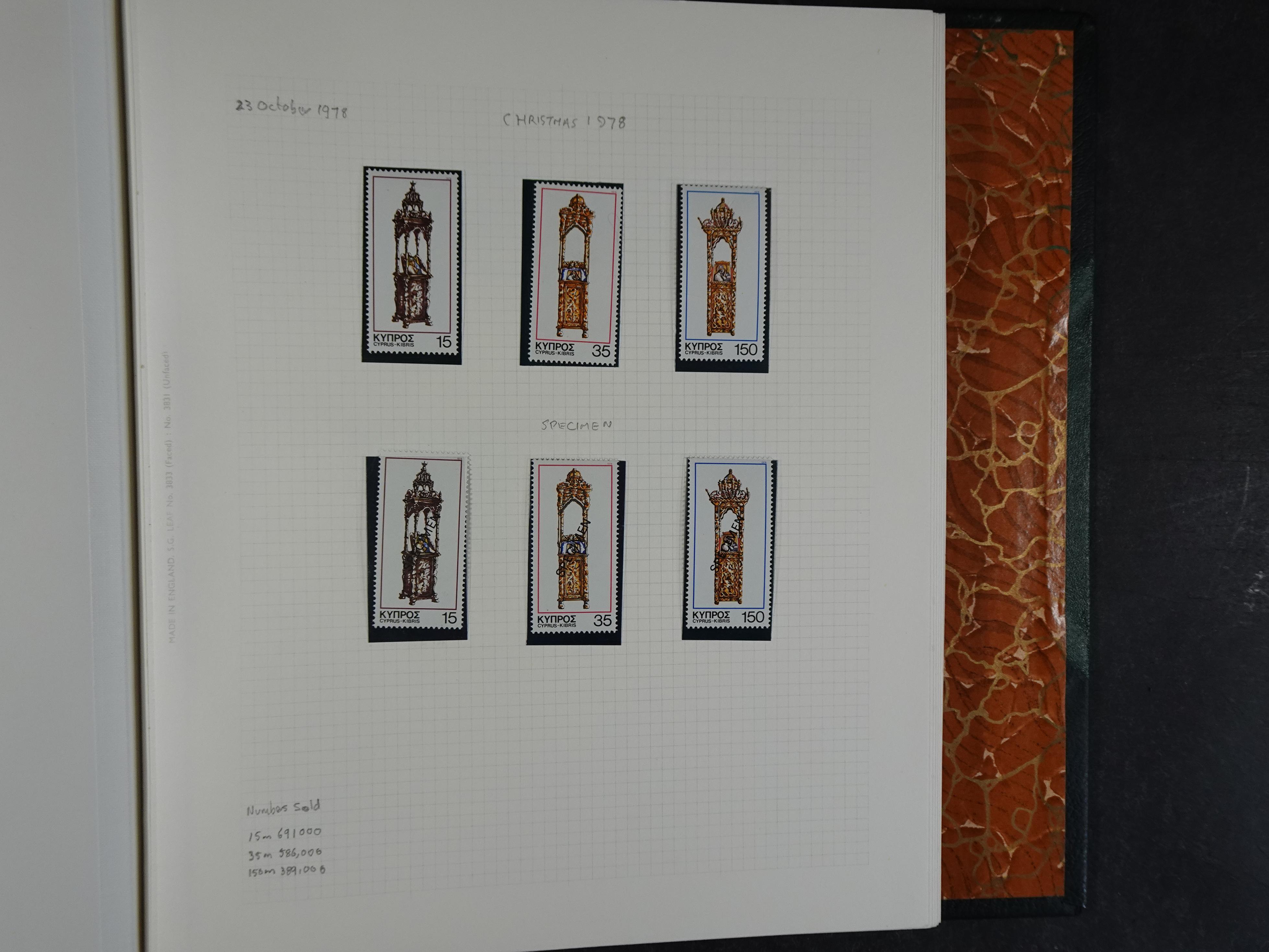 Prachtig en zeer uitgebreid collecte, waarbij dubbel verzameling. Tevens specimen, plaatfouten, boekjes, watermerken op blauwe albumbladeren.  524