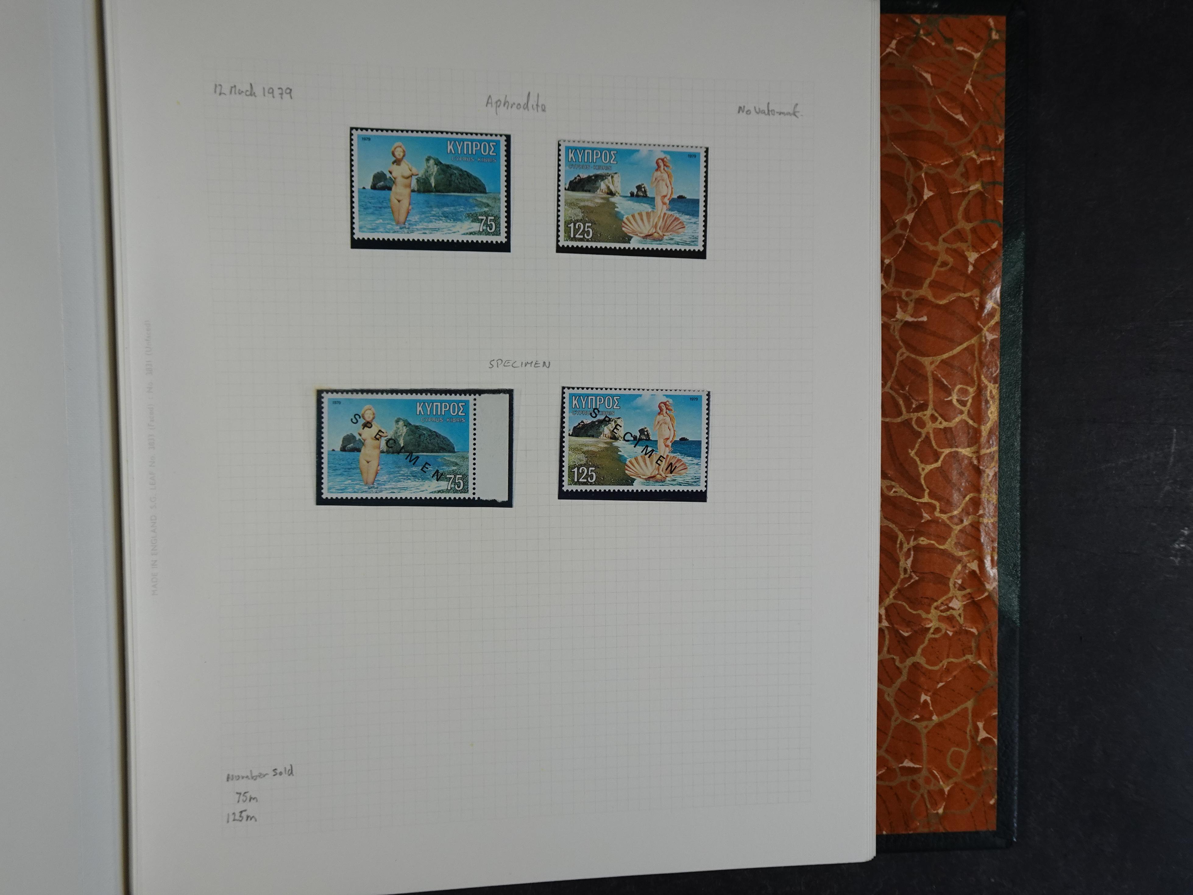 Prachtig en zeer uitgebreid collecte, waarbij dubbel verzameling. Tevens specimen, plaatfouten, boekjes, watermerken op blauwe albumbladeren.  525