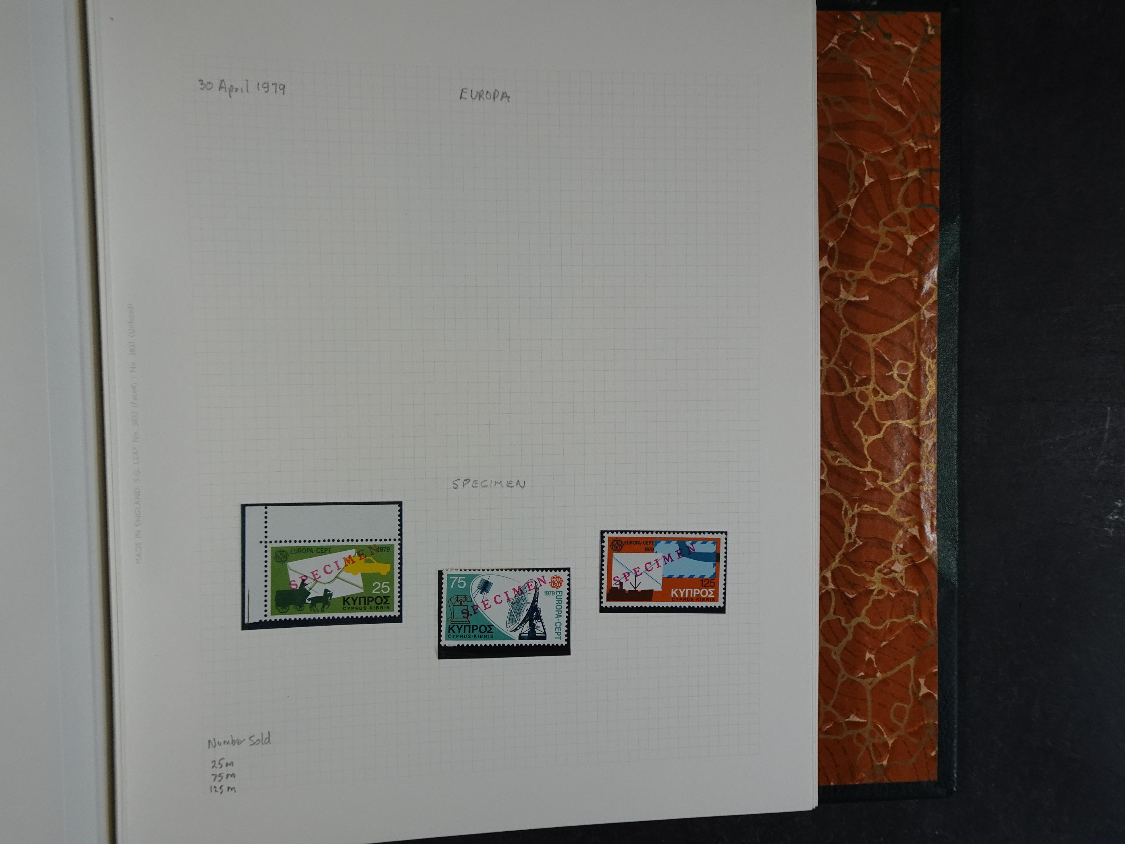 Prachtig en zeer uitgebreid collecte, waarbij dubbel verzameling. Tevens specimen, plaatfouten, boekjes, watermerken op blauwe albumbladeren.  527