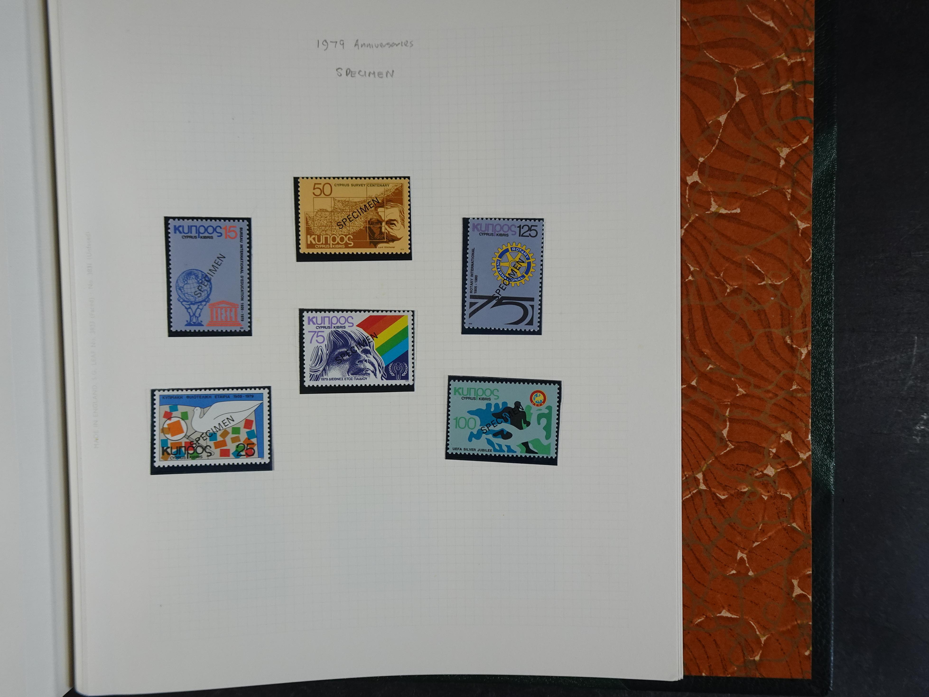 Prachtig en zeer uitgebreid collecte, waarbij dubbel verzameling. Tevens specimen, plaatfouten, boekjes, watermerken op blauwe albumbladeren.  532