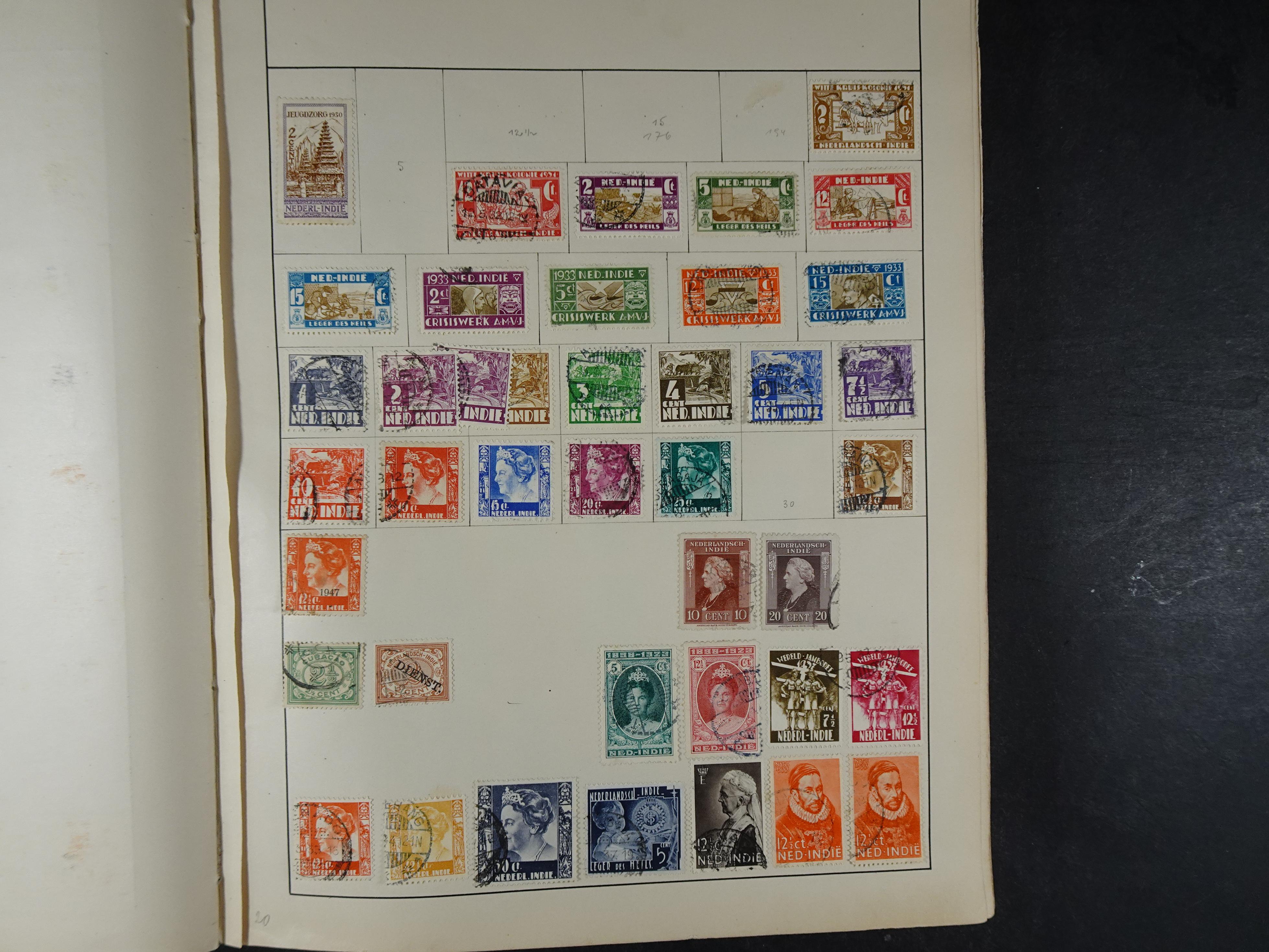 Mooie verzameling met ook China en Japan. 19