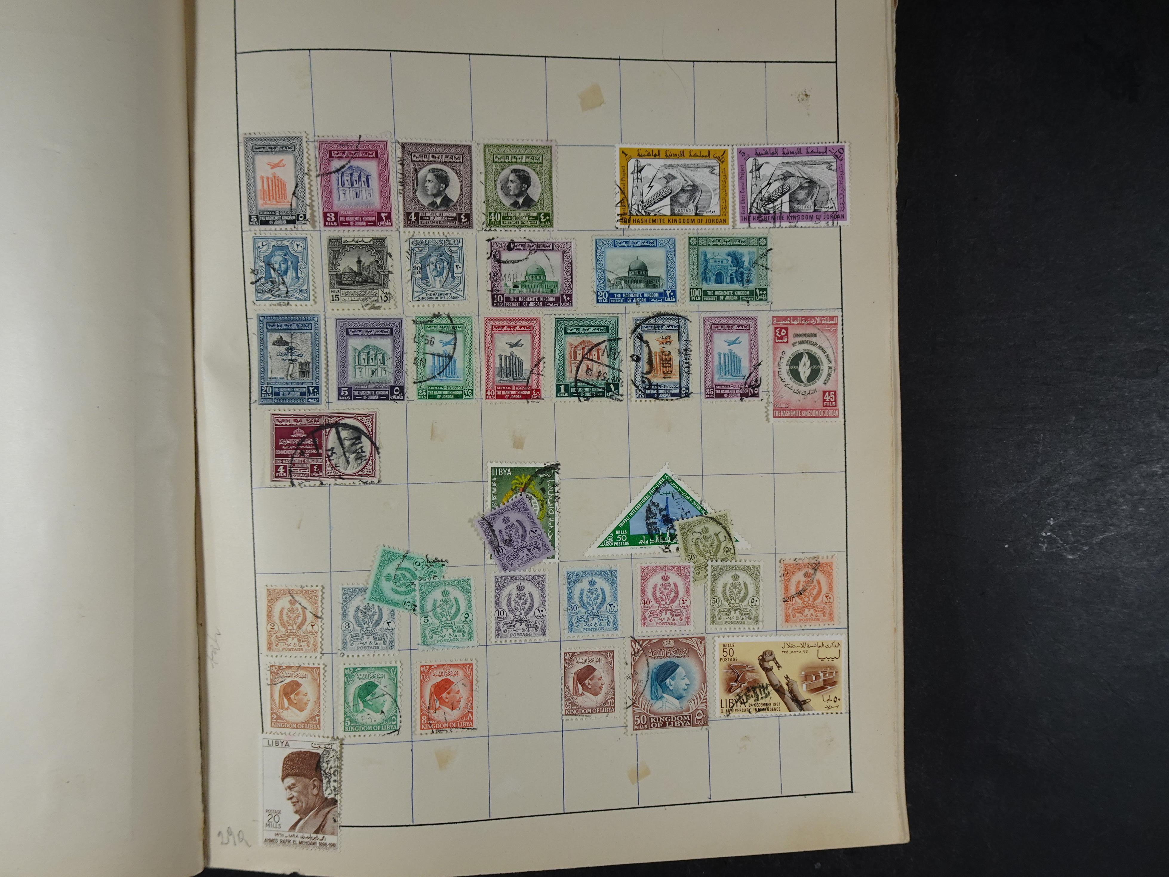 Mooie verzameling met ook China en Japan. 31