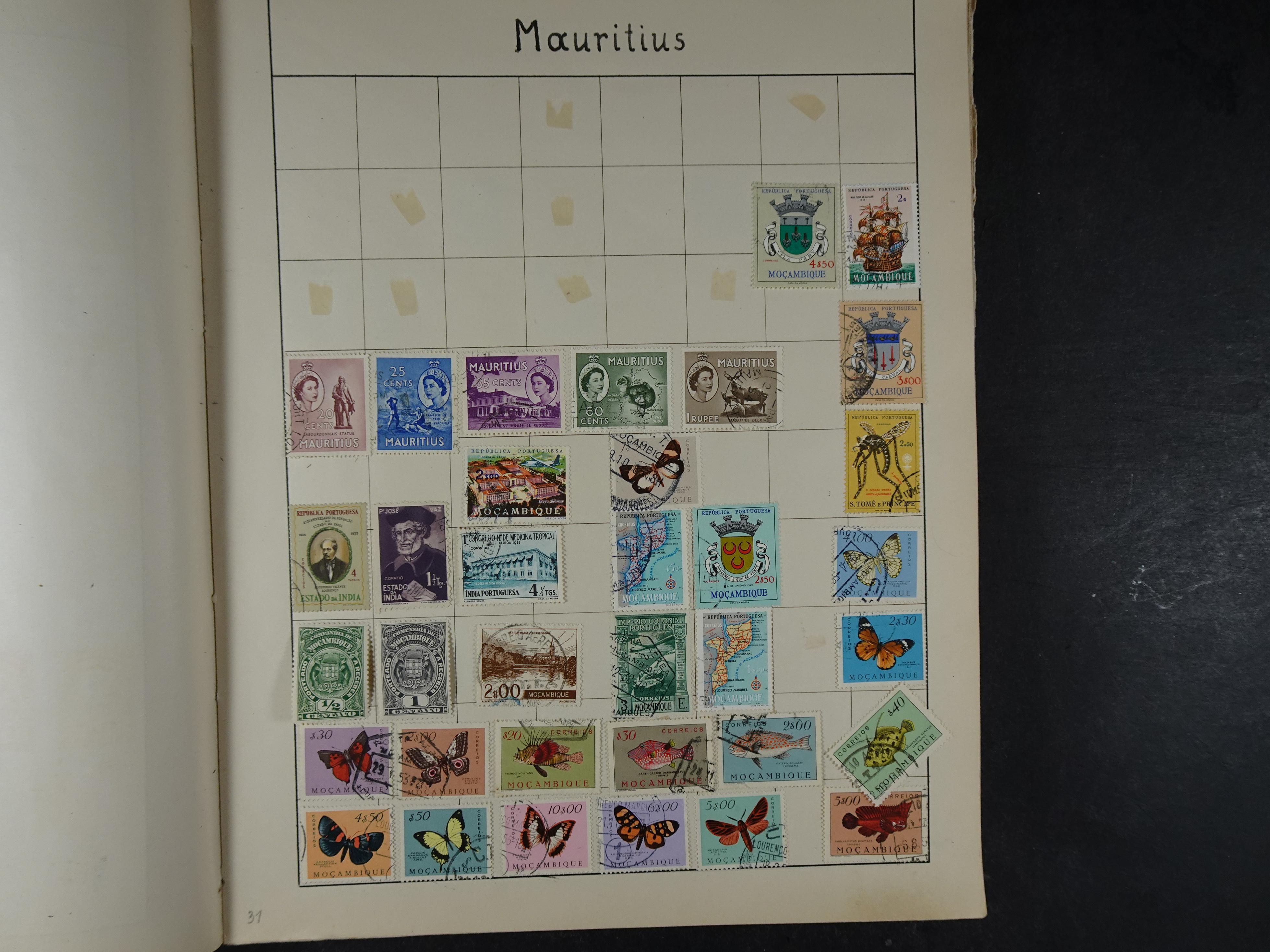 Mooie verzameling met ook China en Japan. 33