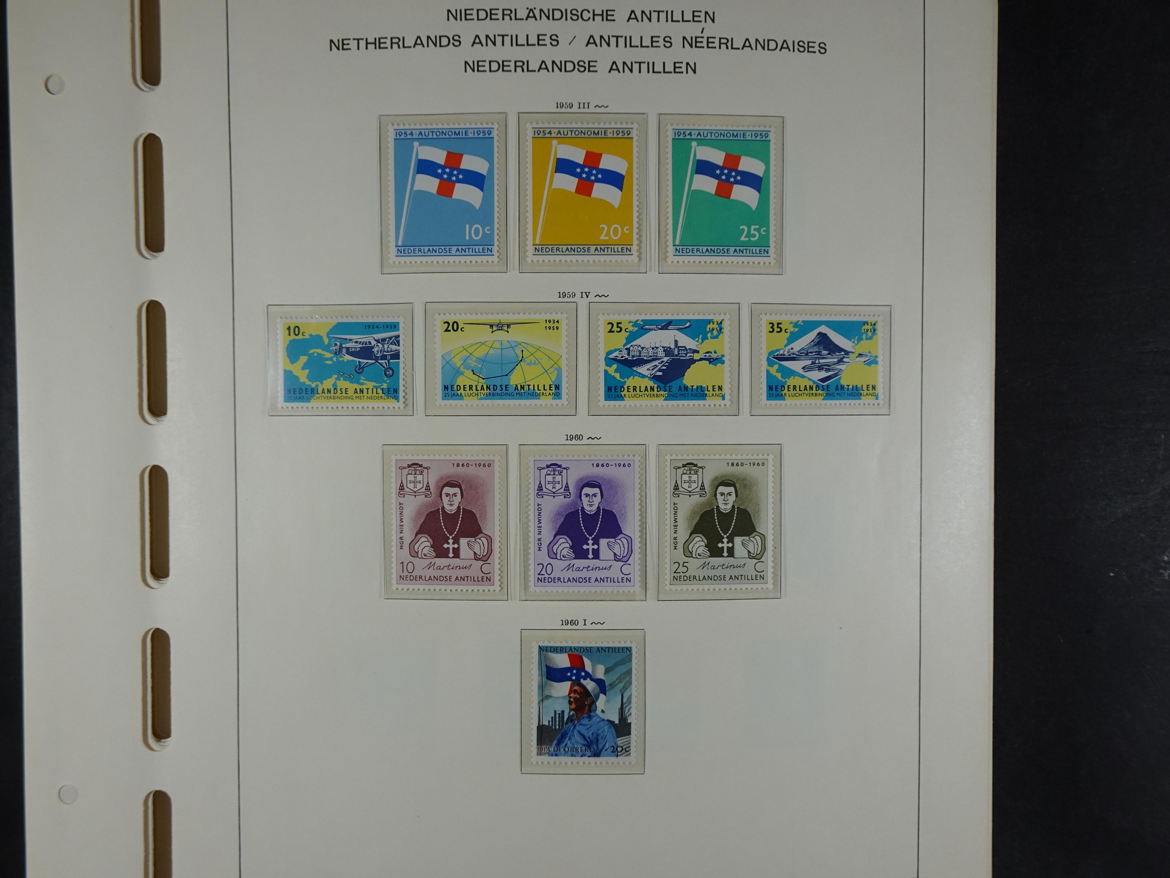 1949 - 2010 compleet postfris op ENFACE NA, deze heeft lichte plakker 11