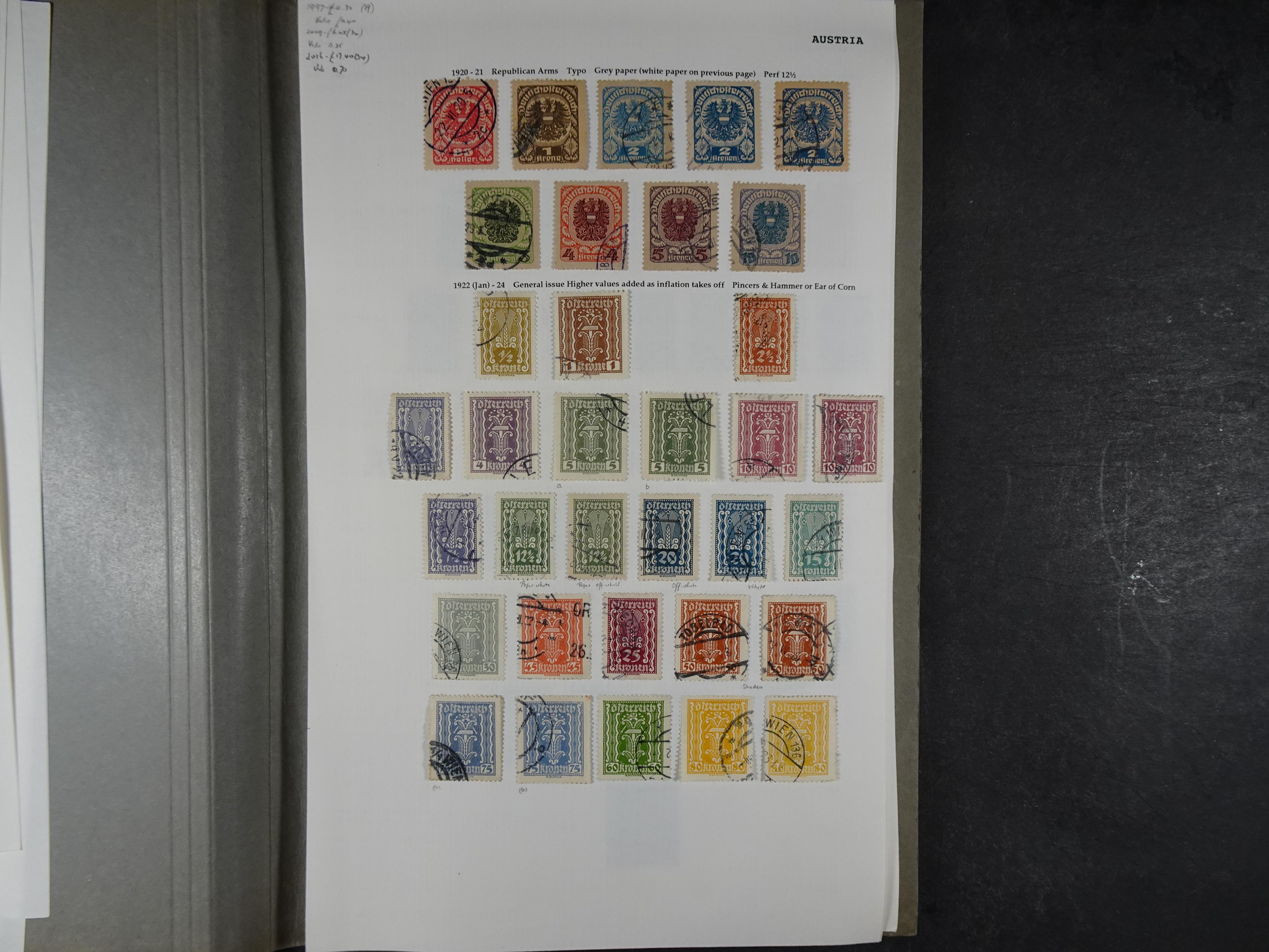 Goed complete verzameling 1850 - 1960 deels gestempeld met betere stempels.
deels 1e plakker, deels postfris. Zeer compleet.
+2 stockkaarten. 22