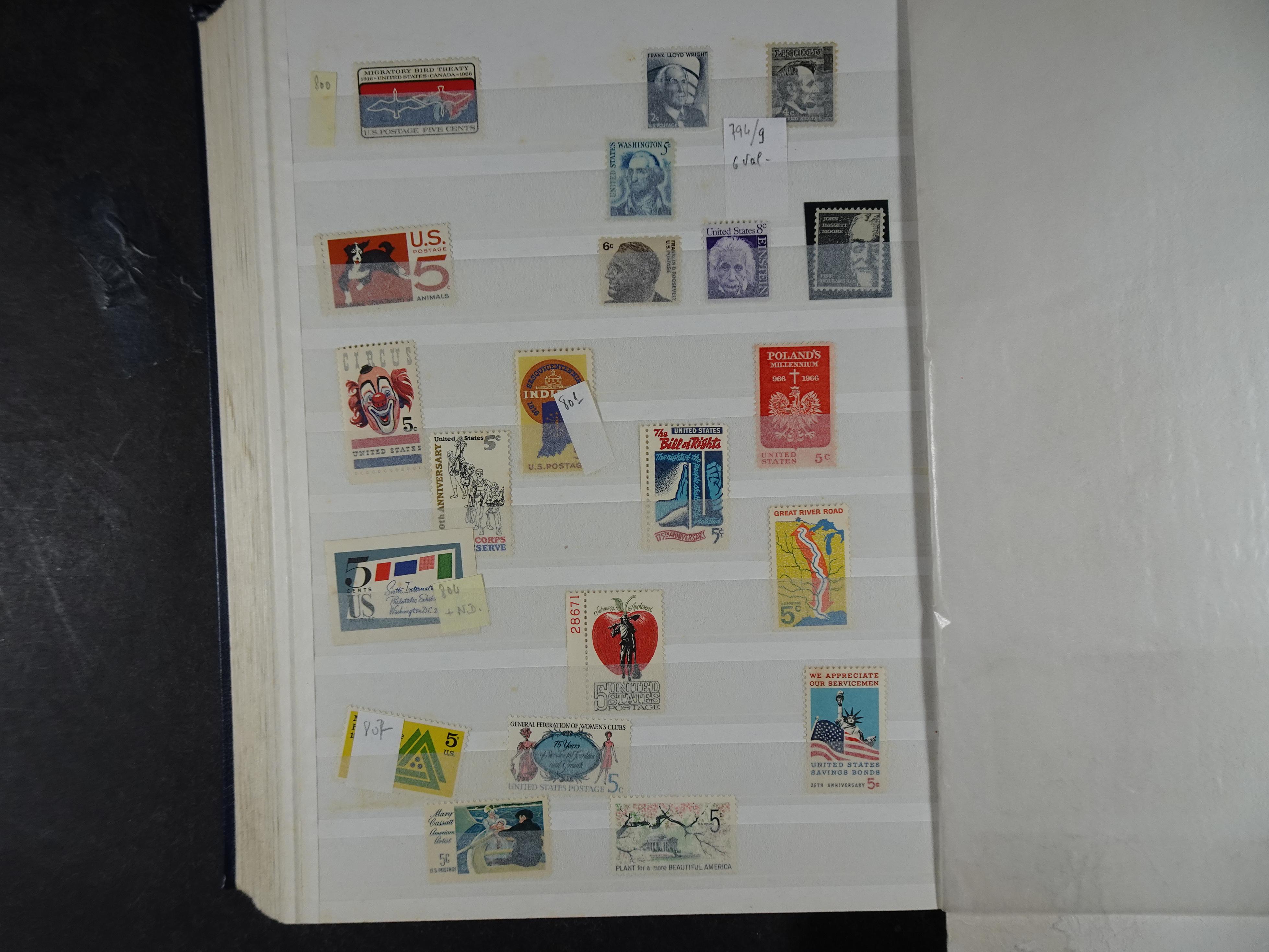 Fraai collectie, veel postfris materiaal onder andere presidenten serie. 44