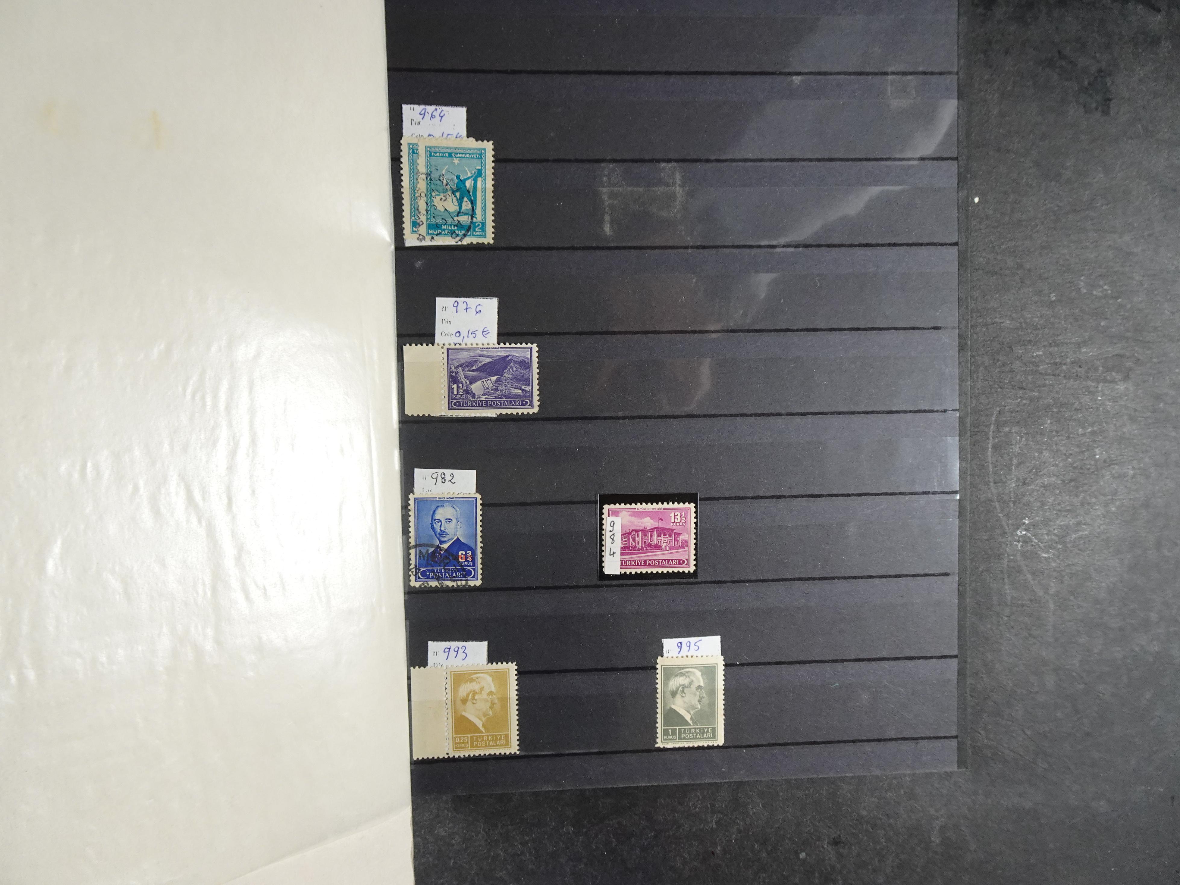 Verzameling klassiek materiaal met betere stempels daarbij Montenegro, Servië, Toeva (Niet vaak aangeboden). 15