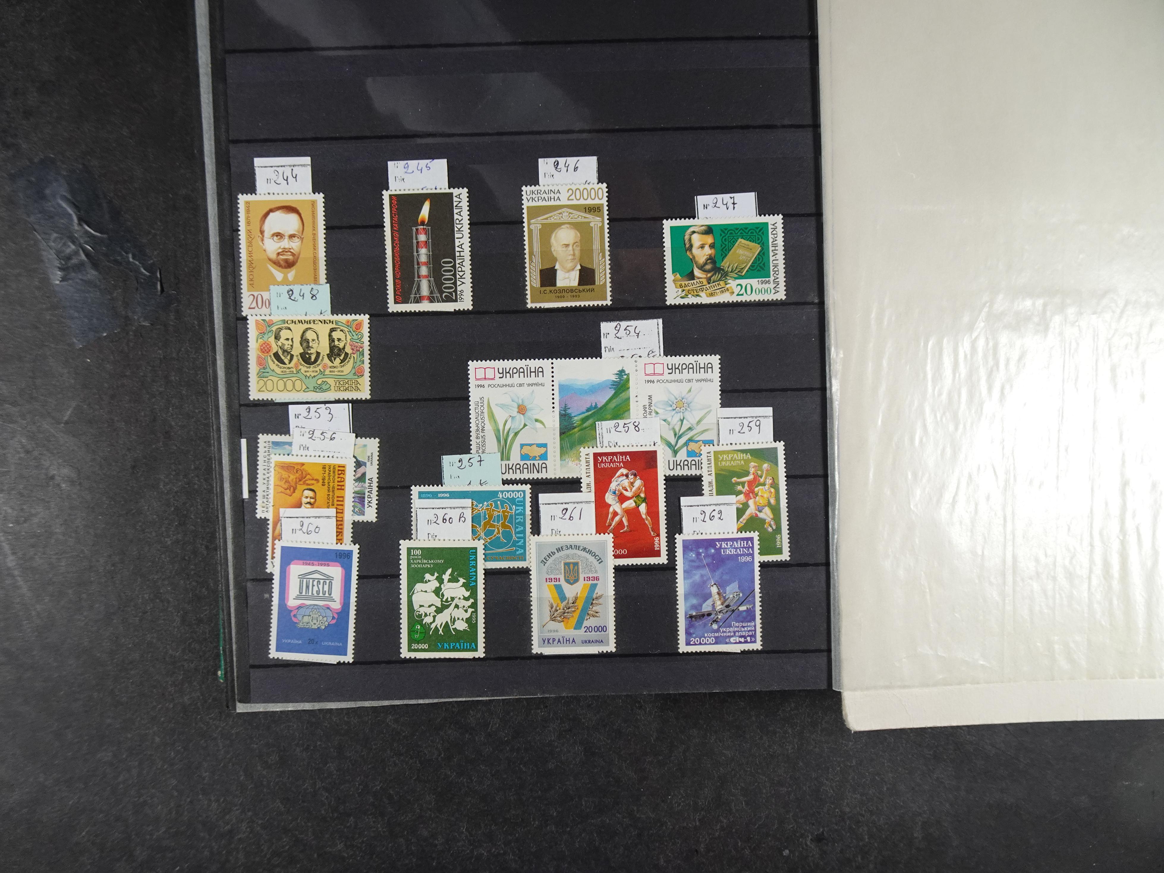 Verzameling klassiek materiaal met betere stempels daarbij Montenegro, Servië, Toeva (Niet vaak aangeboden). 52