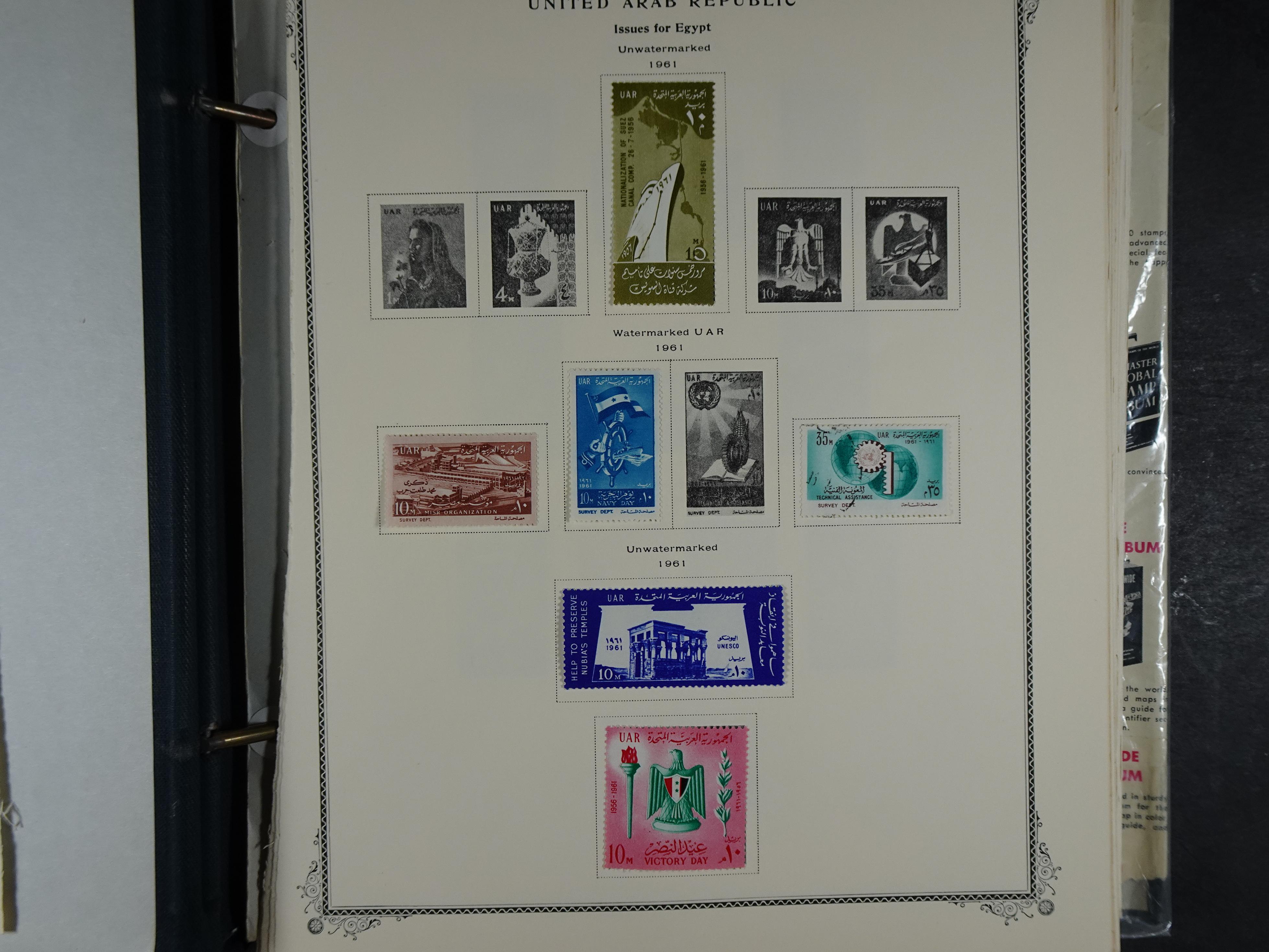 Redelijk compleet verzameling  zonder veel bijzonderdelen.
Veel 1e plakker. 7