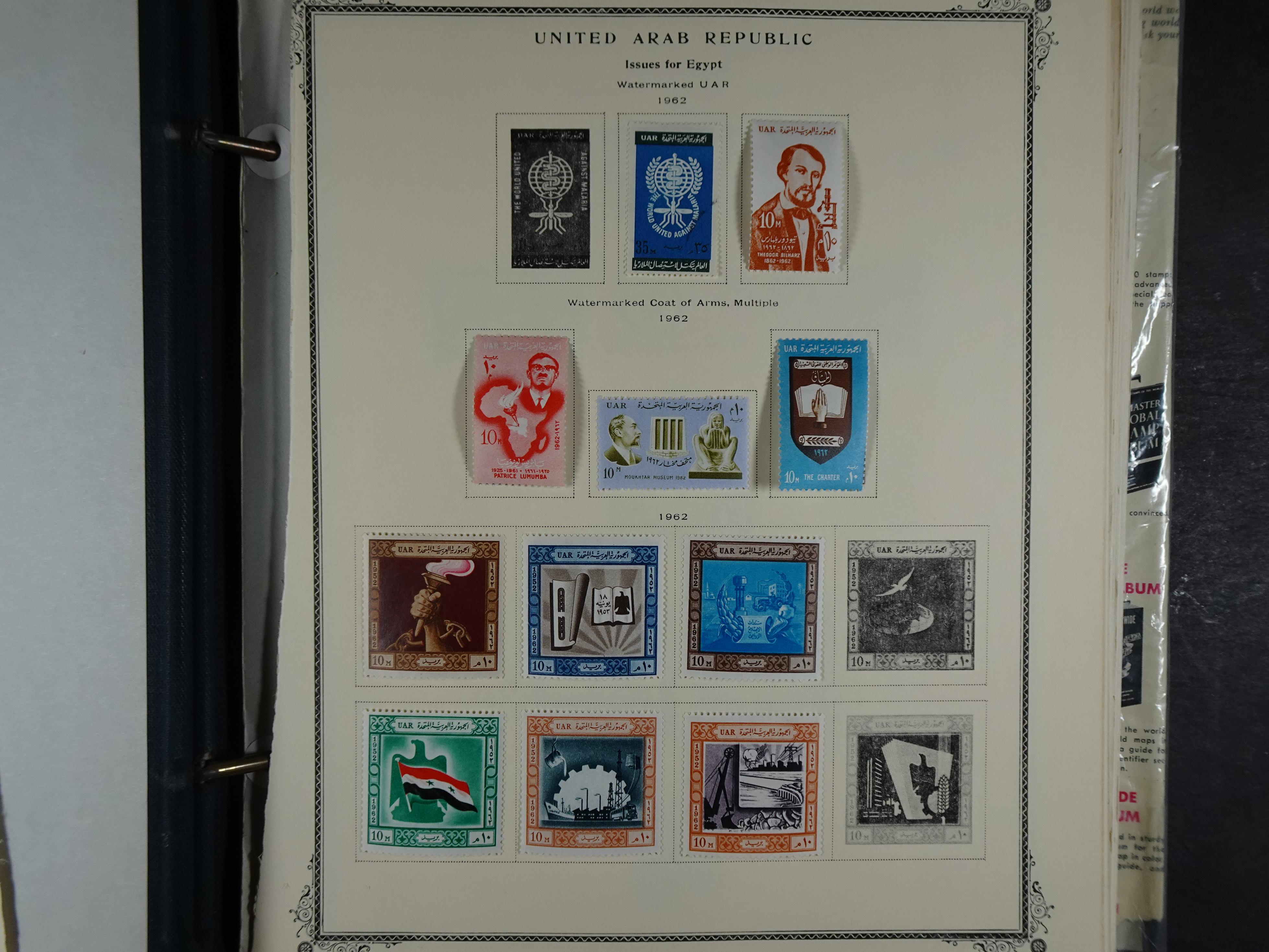 Redelijk compleet verzameling  zonder veel bijzonderdelen.
Veel 1e plakker. 9