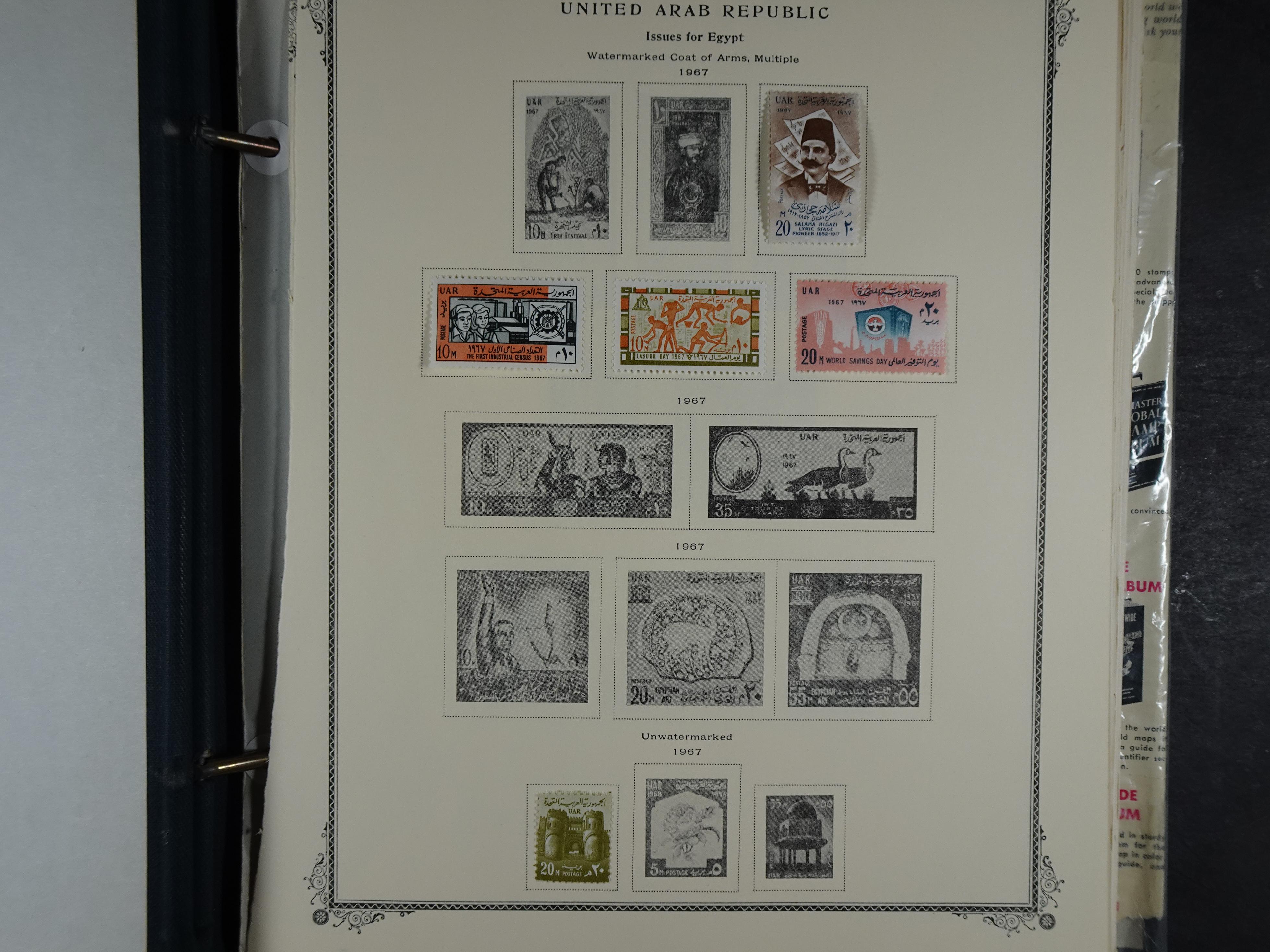 Redelijk compleet verzameling  zonder veel bijzonderdelen.
Veel 1e plakker. 11