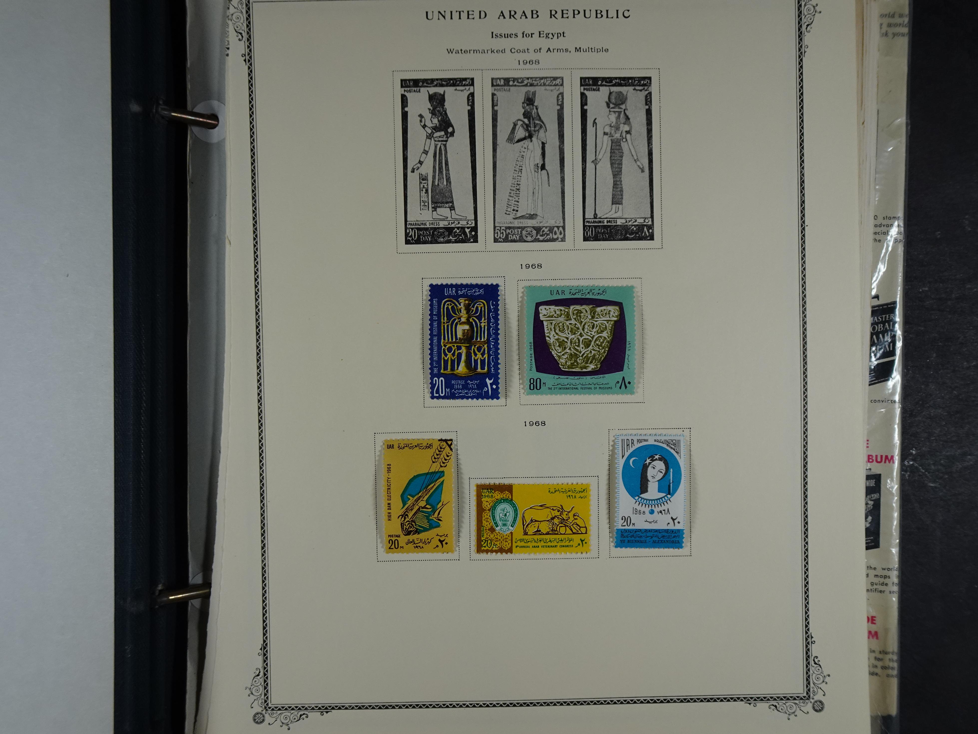 Redelijk compleet verzameling  zonder veel bijzonderdelen.
Veel 1e plakker. 12