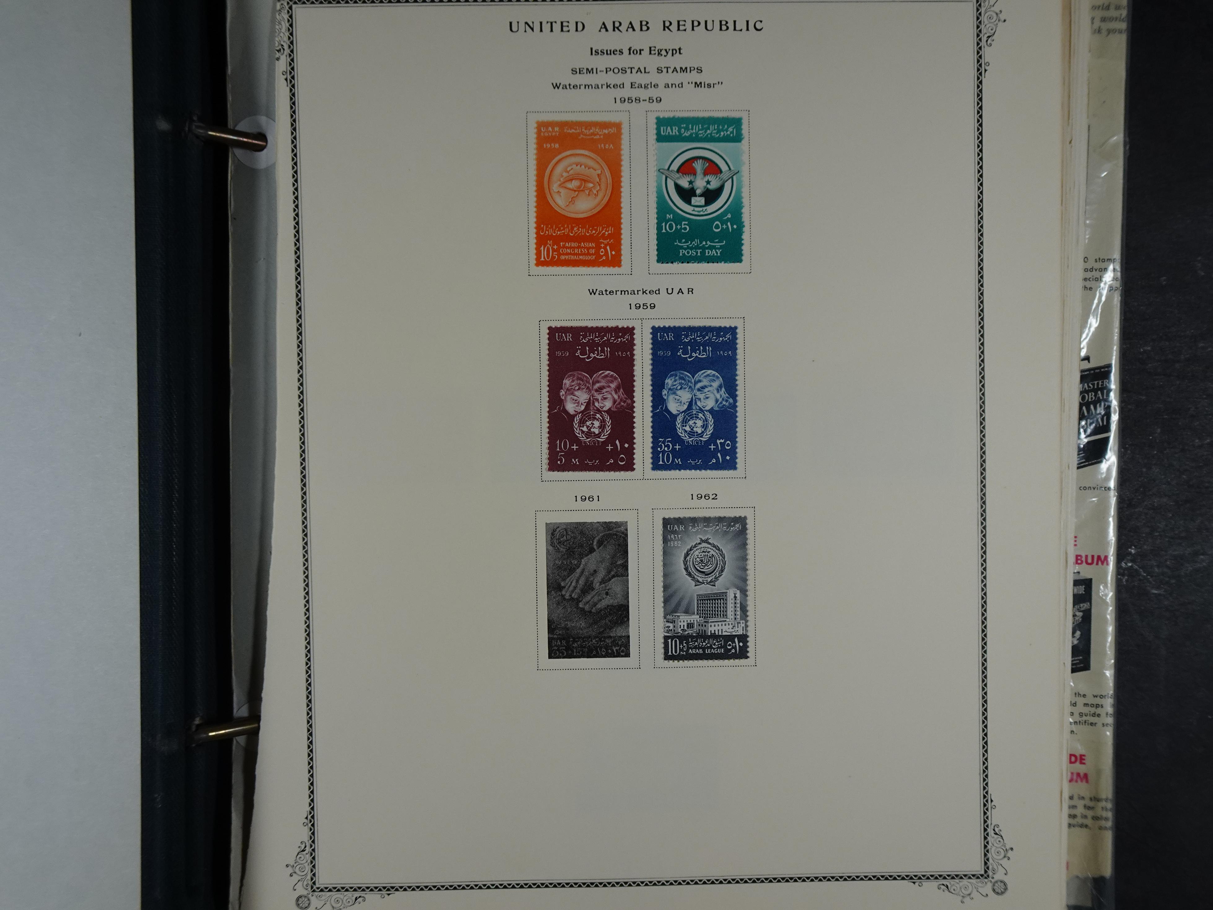 Redelijk compleet verzameling  zonder veel bijzonderdelen.
Veel 1e plakker. 13