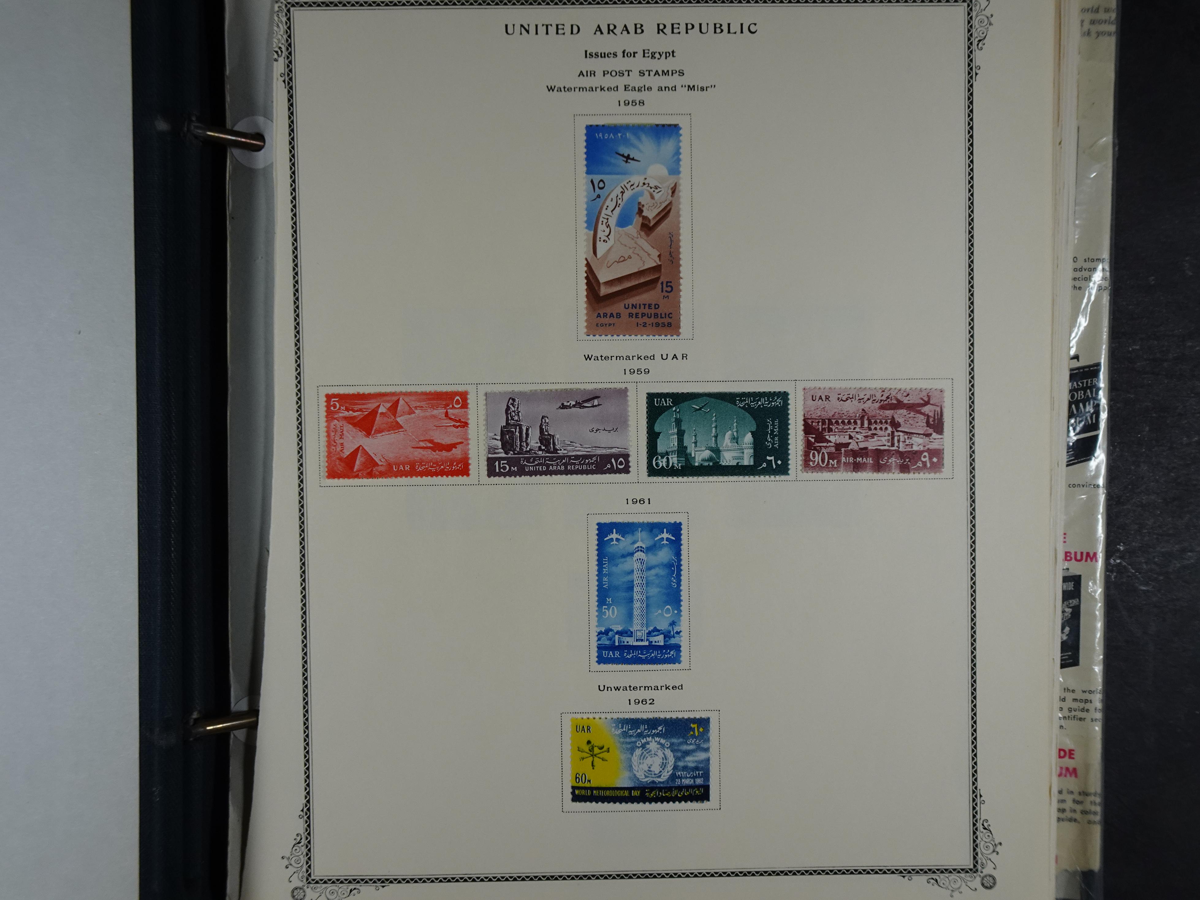 Redelijk compleet verzameling  zonder veel bijzonderdelen.
Veel 1e plakker. 14