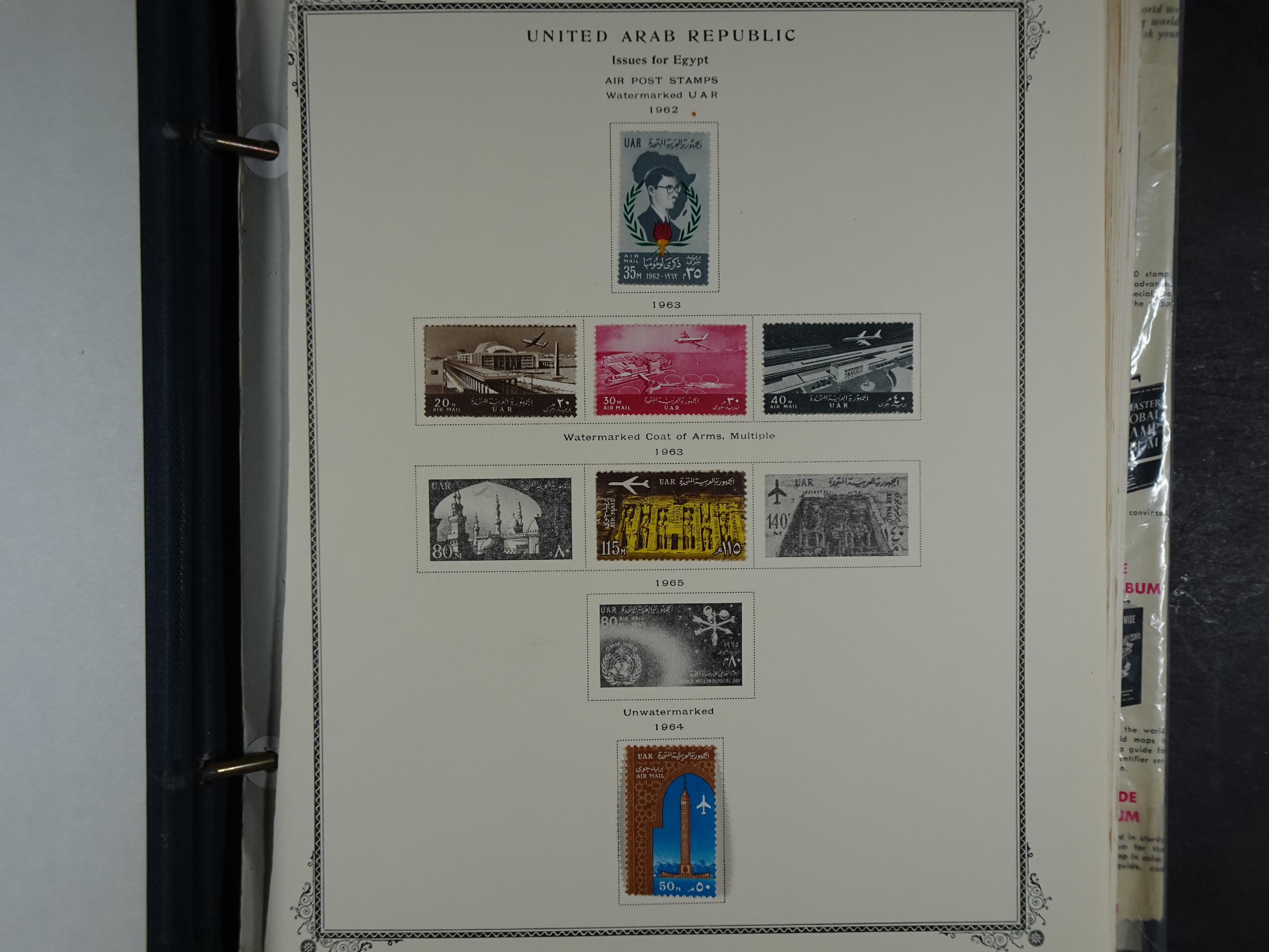 Redelijk compleet verzameling  zonder veel bijzonderdelen.
Veel 1e plakker. 15