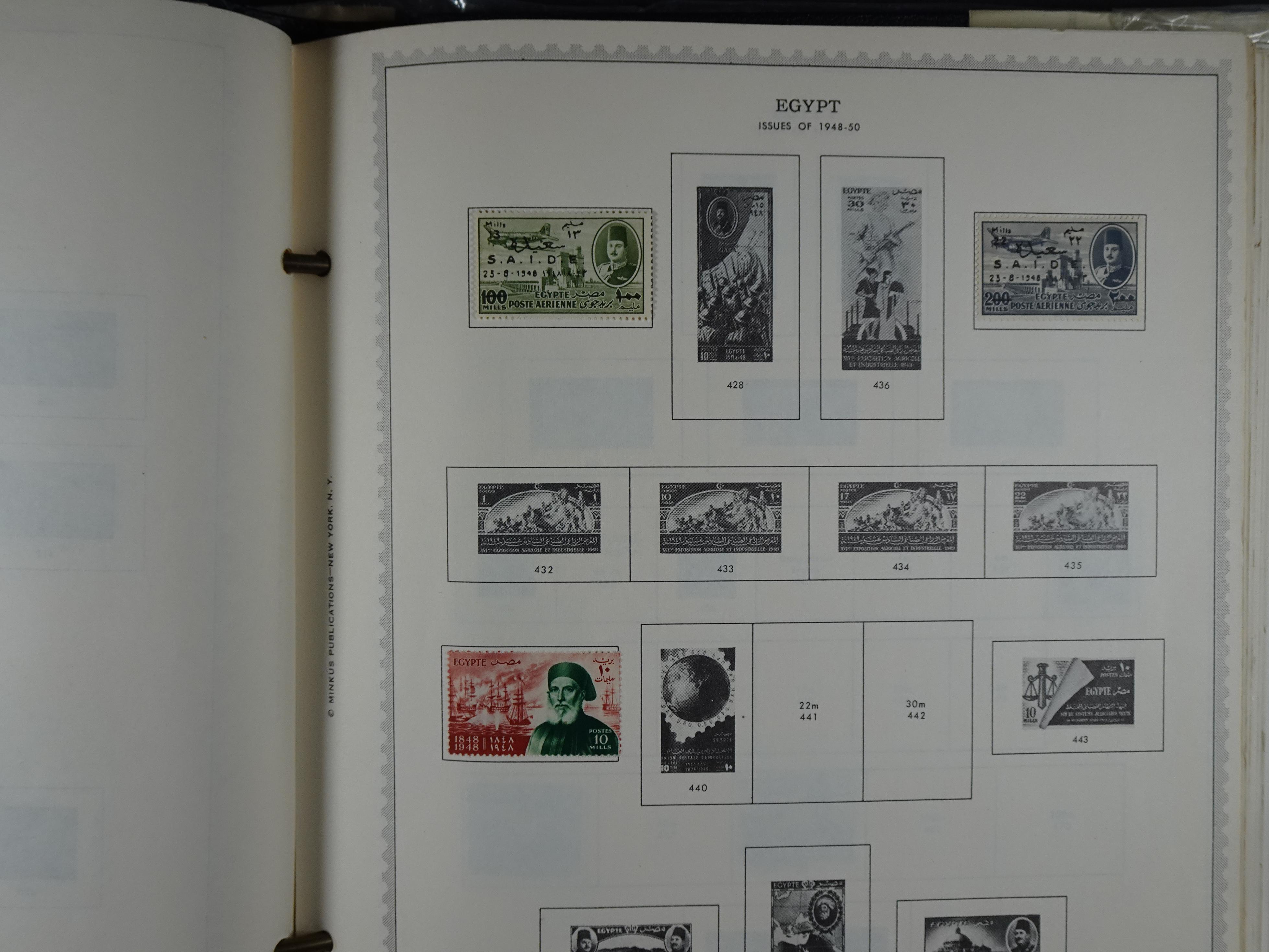 Redelijk compleet verzameling  zonder veel bijzonderdelen.
Veel 1e plakker. 32