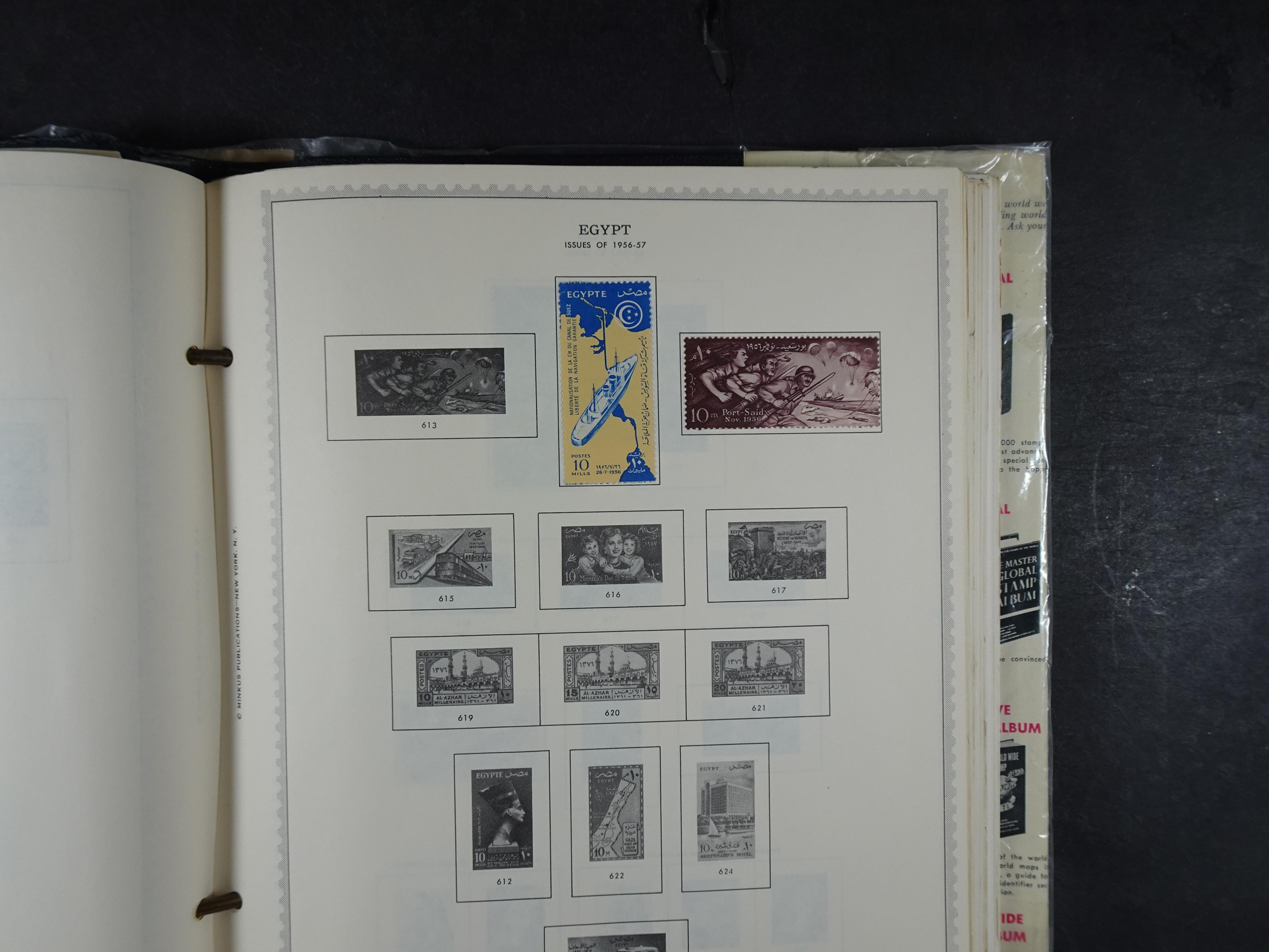 Redelijk compleet verzameling  zonder veel bijzonderdelen.
Veel 1e plakker. 38