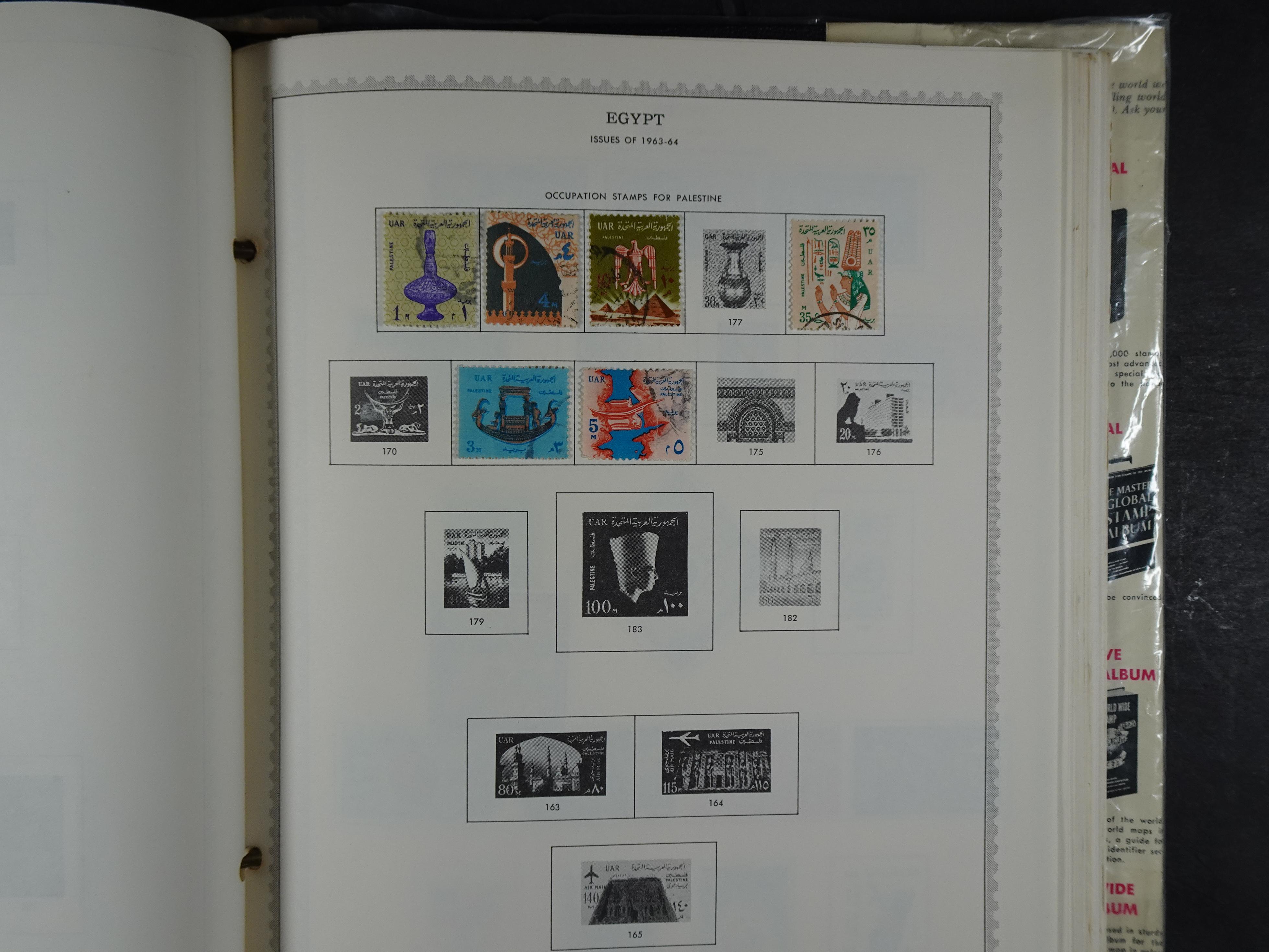 Redelijk compleet verzameling  zonder veel bijzonderdelen.
Veel 1e plakker. 44