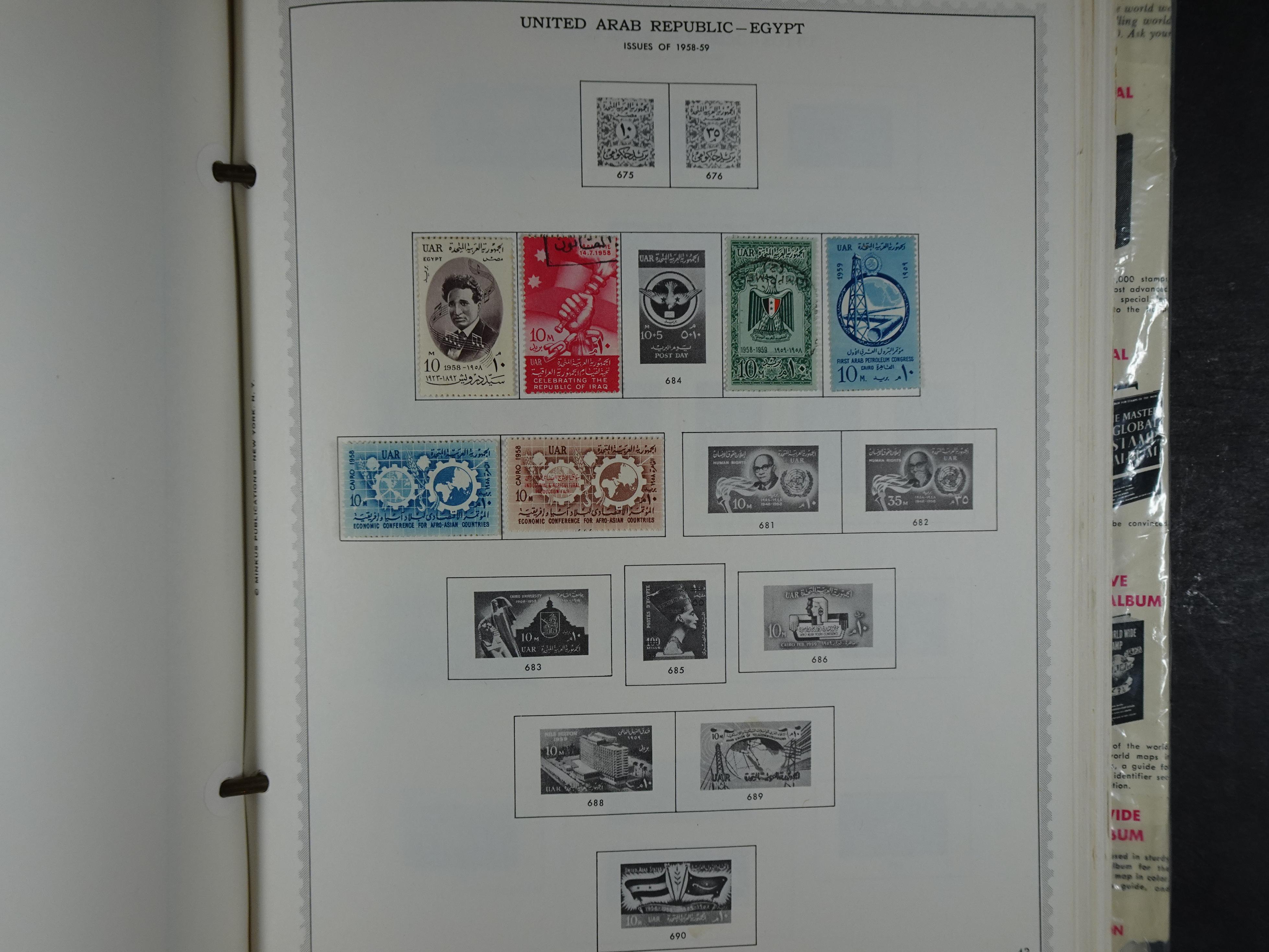 Redelijk compleet verzameling  zonder veel bijzonderdelen.
Veel 1e plakker. 46