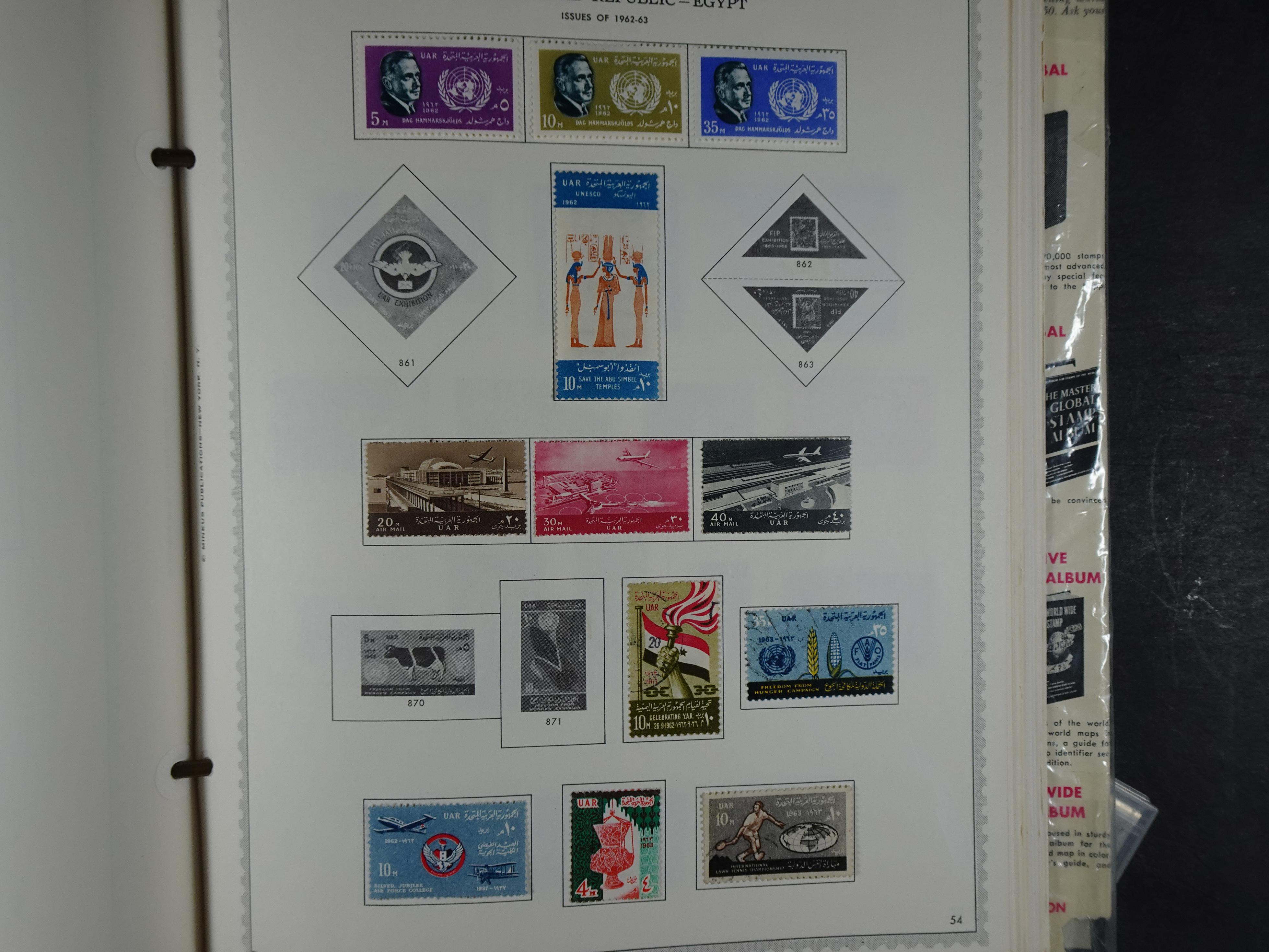 Redelijk compleet verzameling  zonder veel bijzonderdelen.
Veel 1e plakker. 54