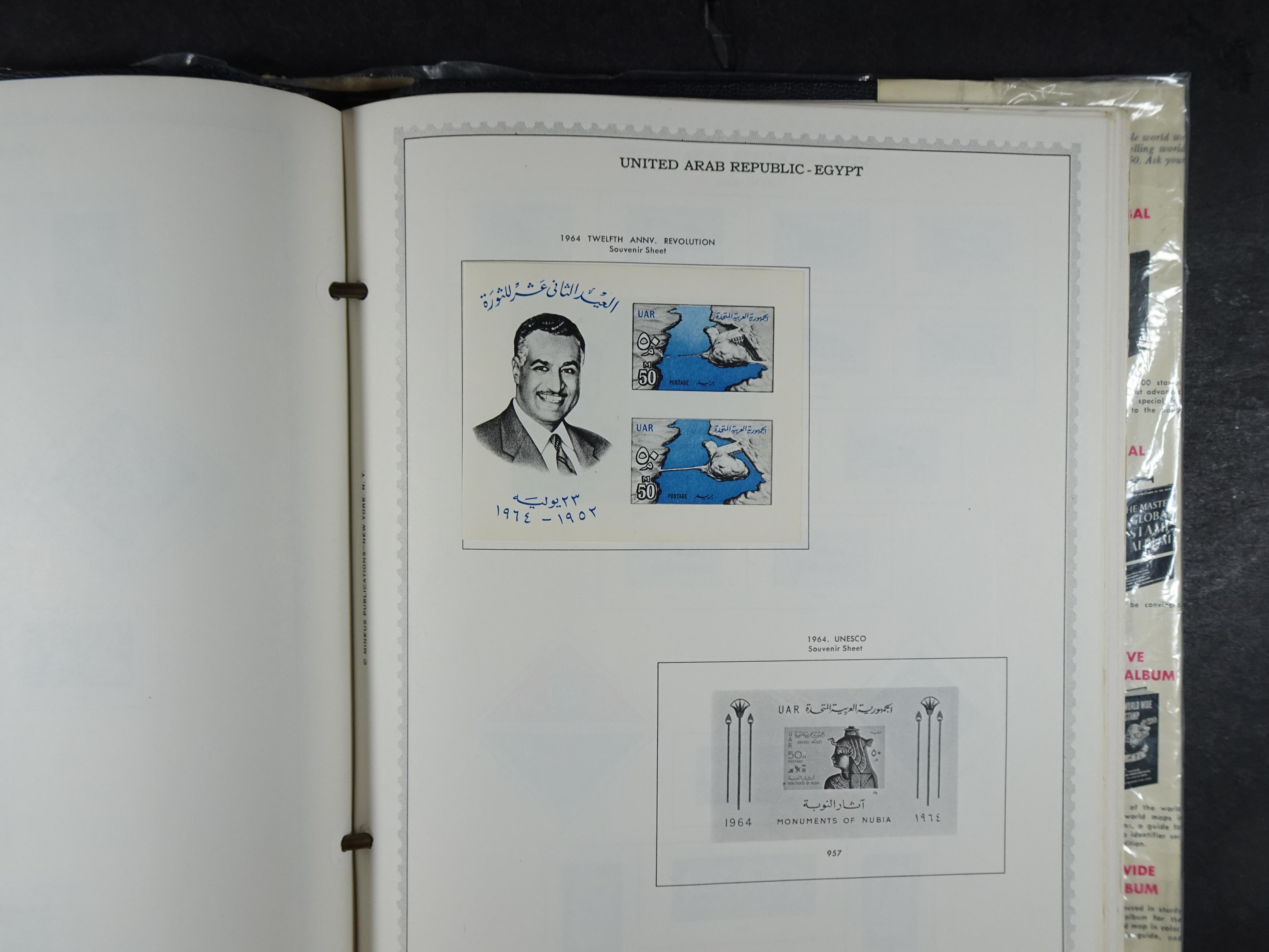 Redelijk compleet verzameling  zonder veel bijzonderdelen.
Veel 1e plakker. 59