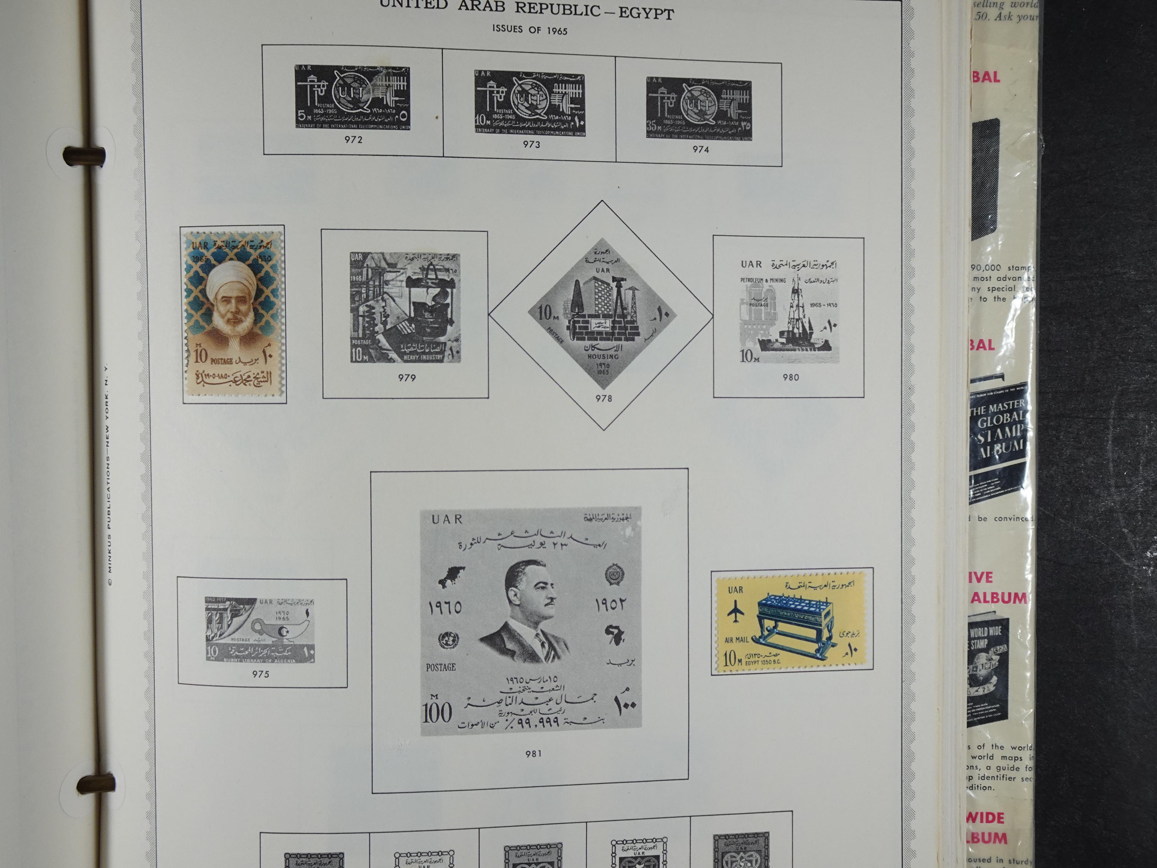 Redelijk compleet verzameling  zonder veel bijzonderdelen.
Veel 1e plakker. 62