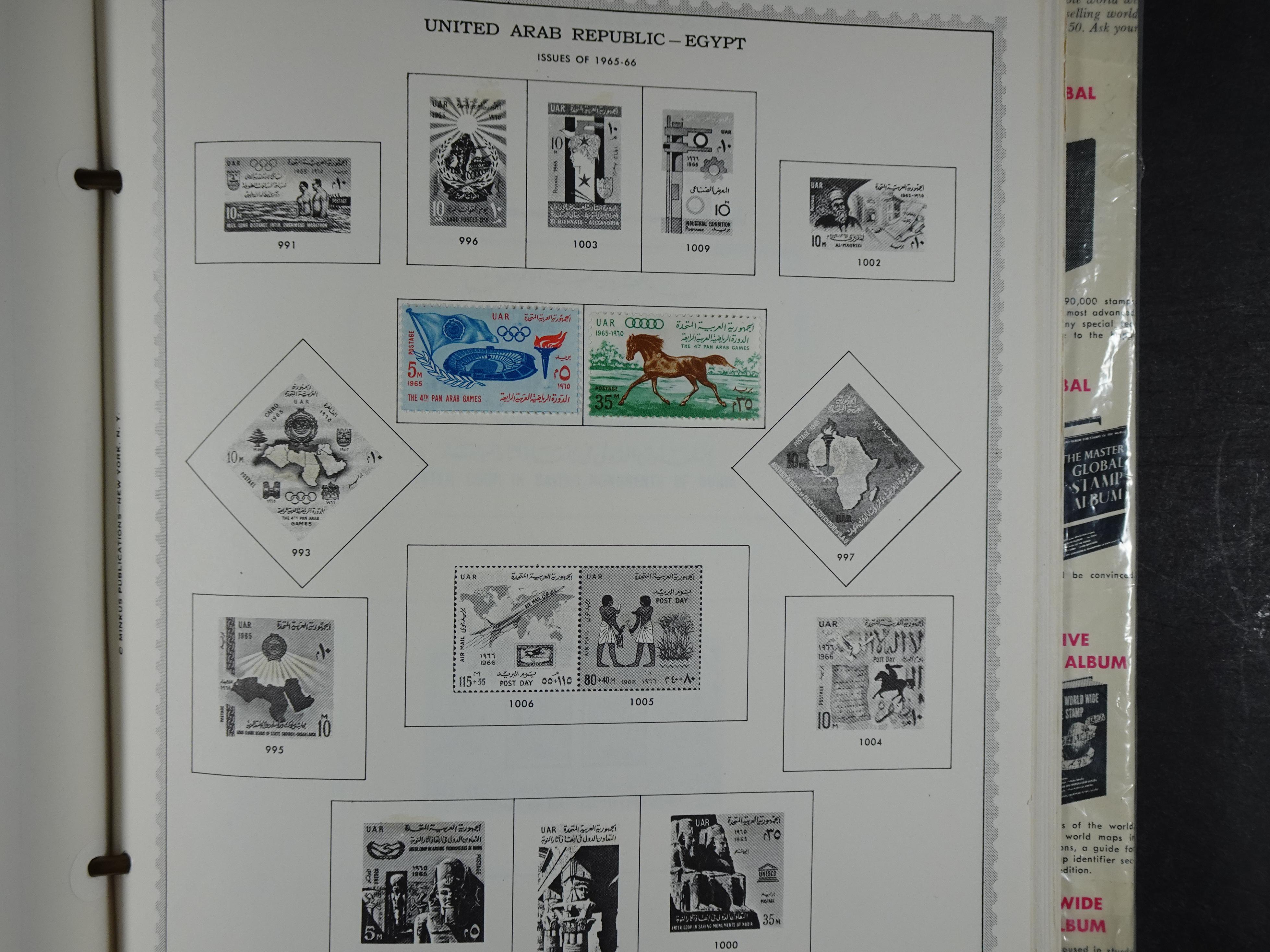 Redelijk compleet verzameling  zonder veel bijzonderdelen.
Veel 1e plakker. 63