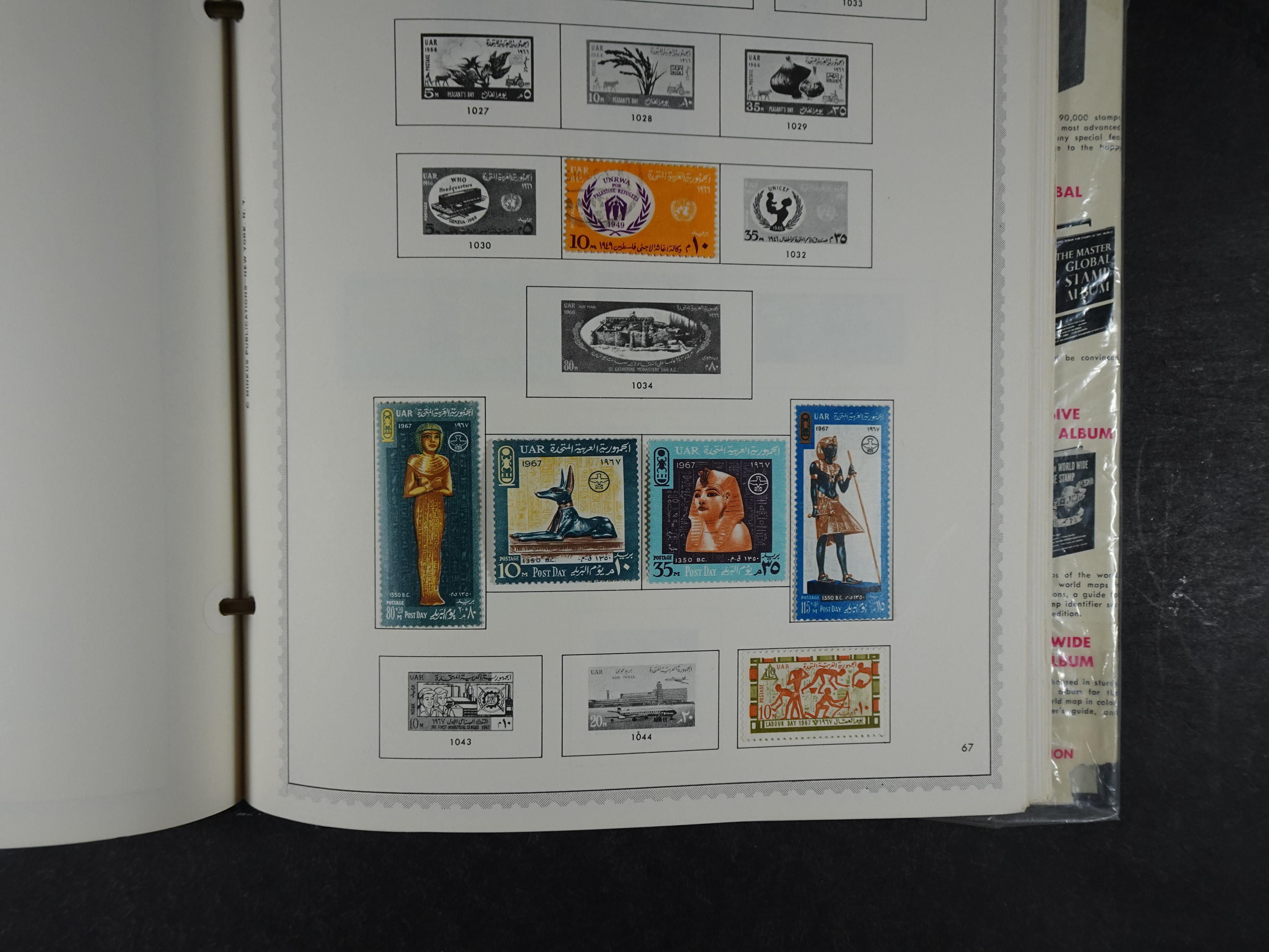 Redelijk compleet verzameling  zonder veel bijzonderdelen.
Veel 1e plakker. 66