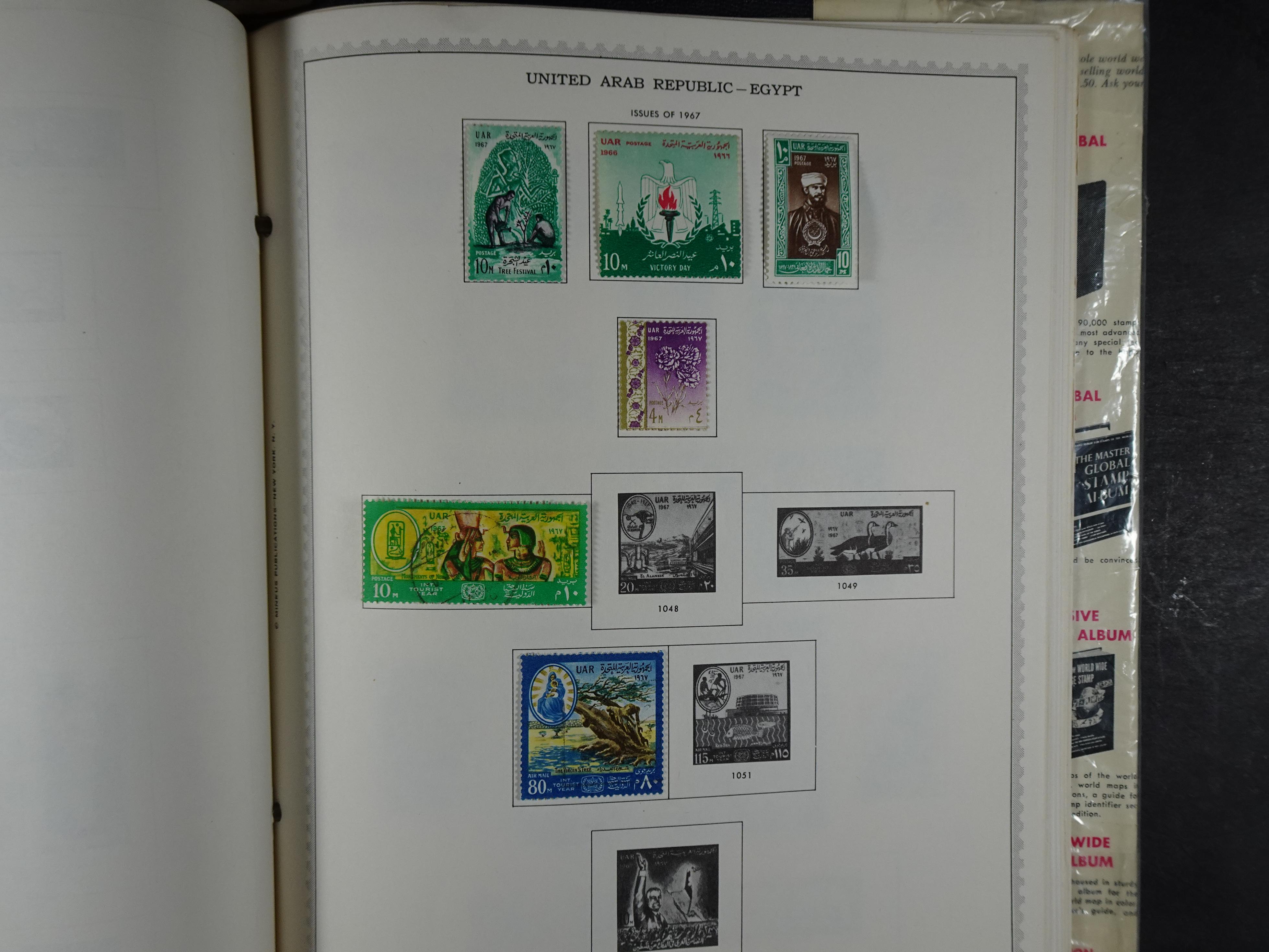 Redelijk compleet verzameling  zonder veel bijzonderdelen.
Veel 1e plakker. 67