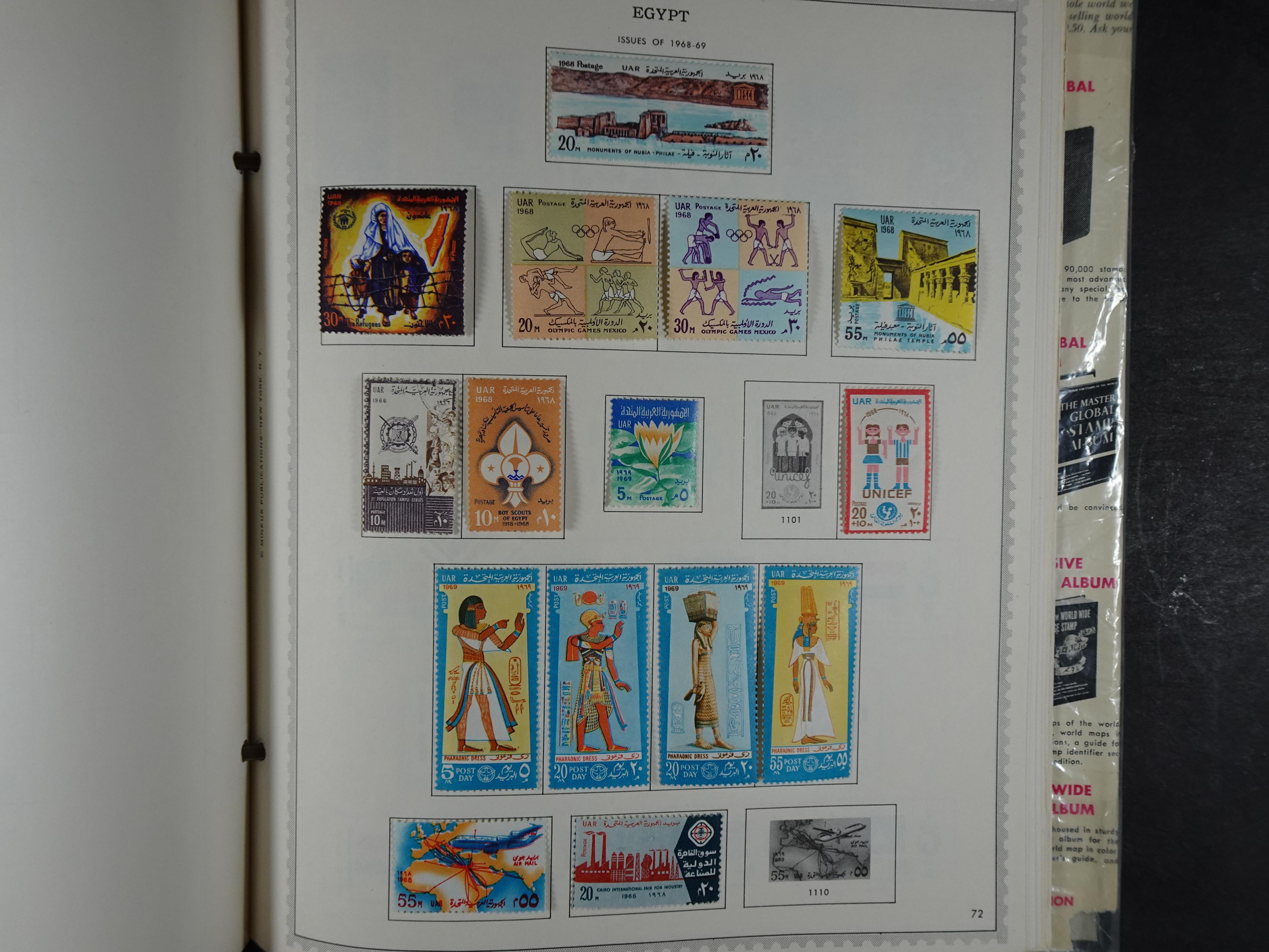 Redelijk compleet verzameling  zonder veel bijzonderdelen.
Veel 1e plakker. 71