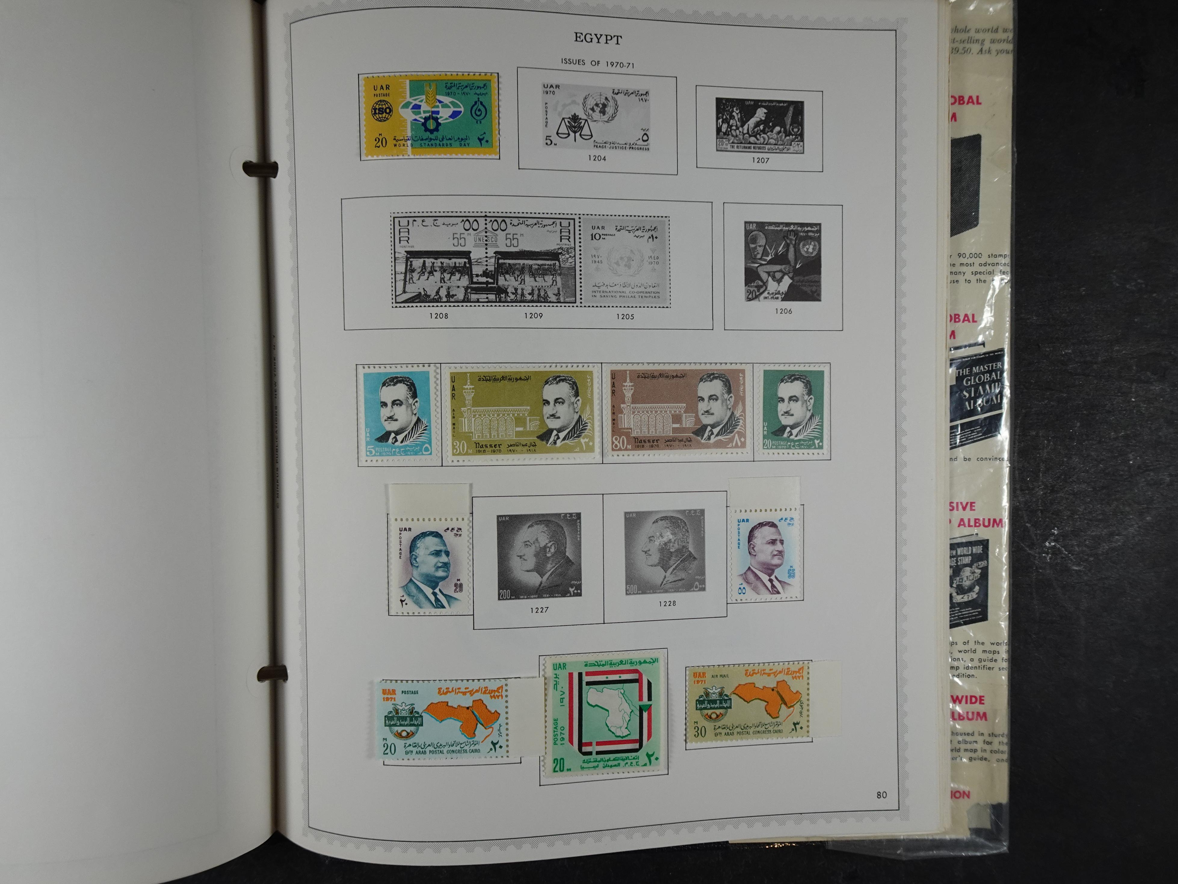 Redelijk compleet verzameling  zonder veel bijzonderdelen.
Veel 1e plakker. 77